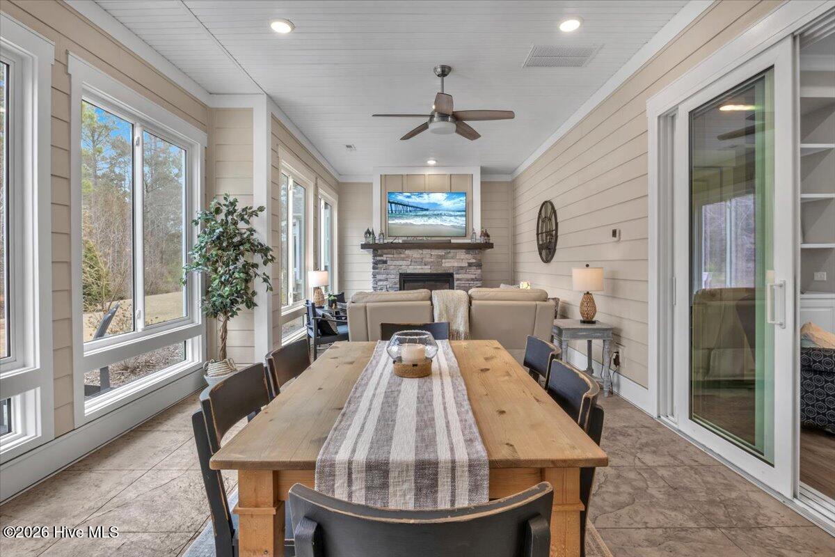 100558709 | Photo 34