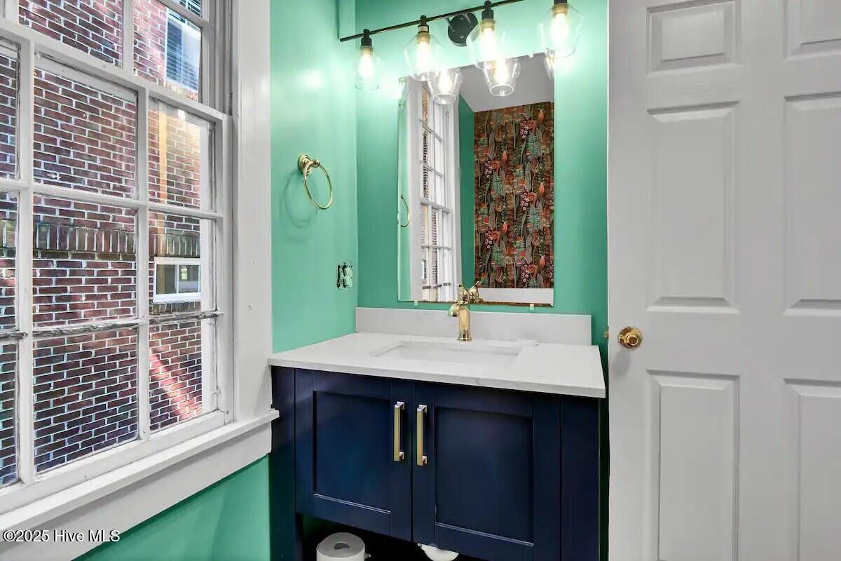 100542130 | Photo 18