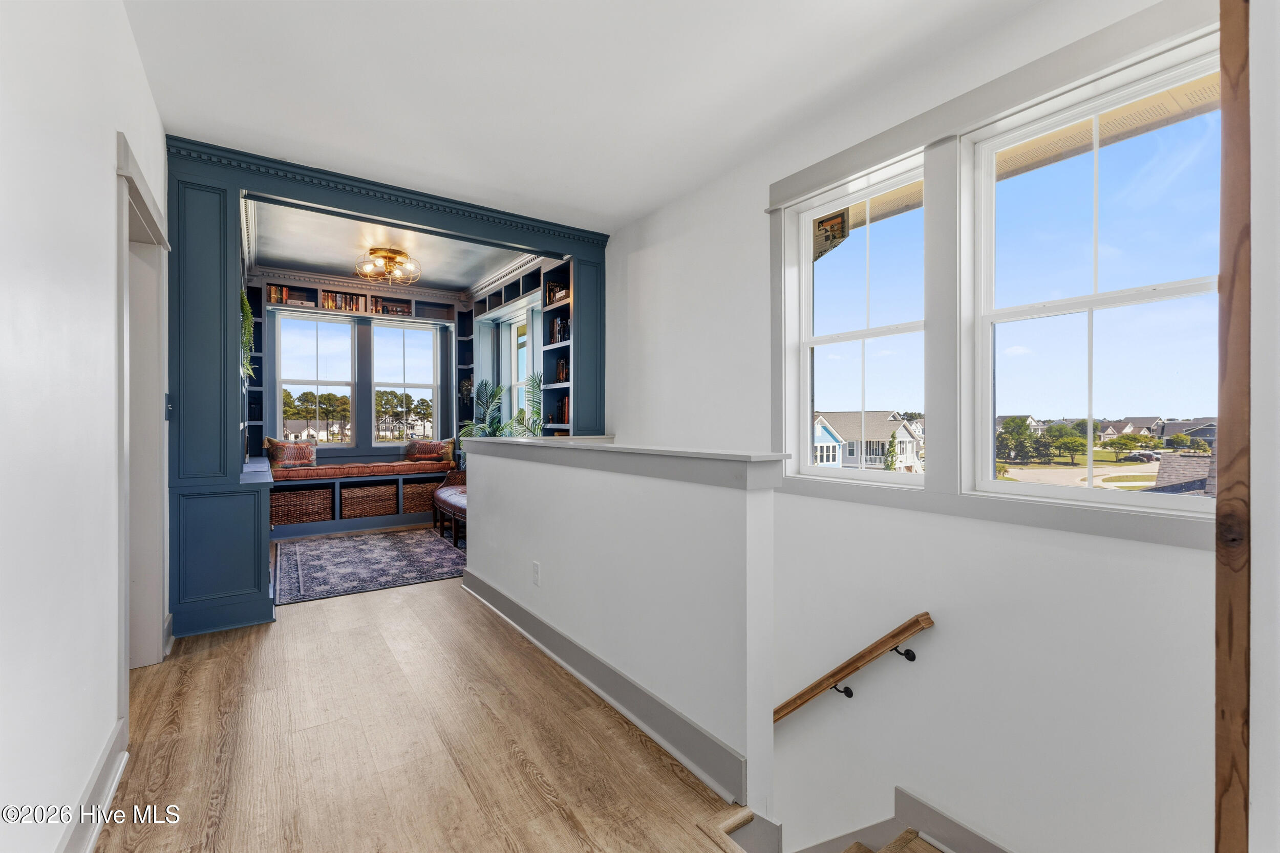 100570688 | Photo 44