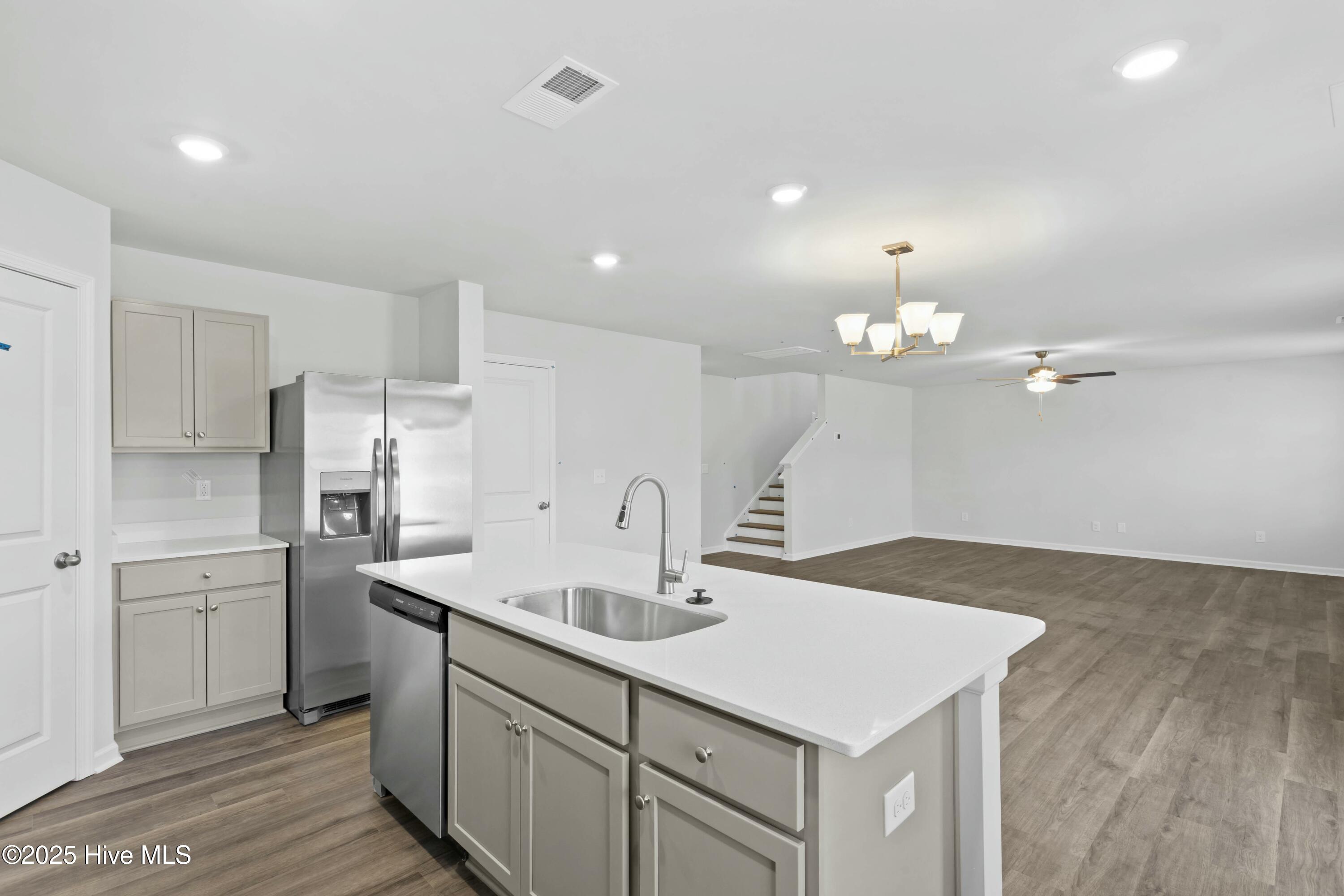 100533510 | Photo 10