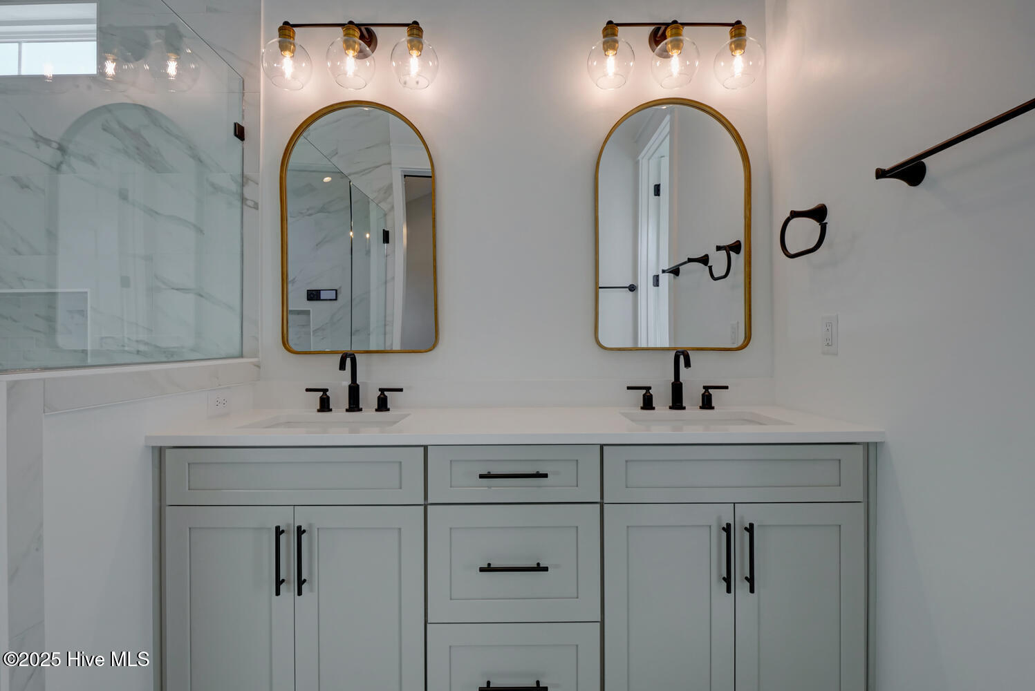 100539915 | Photo 39