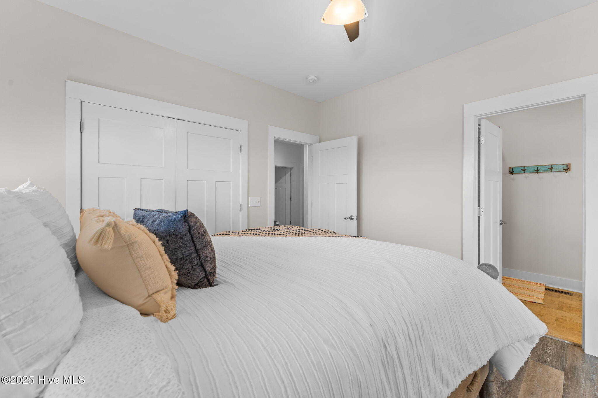 100514865 | Photo 49