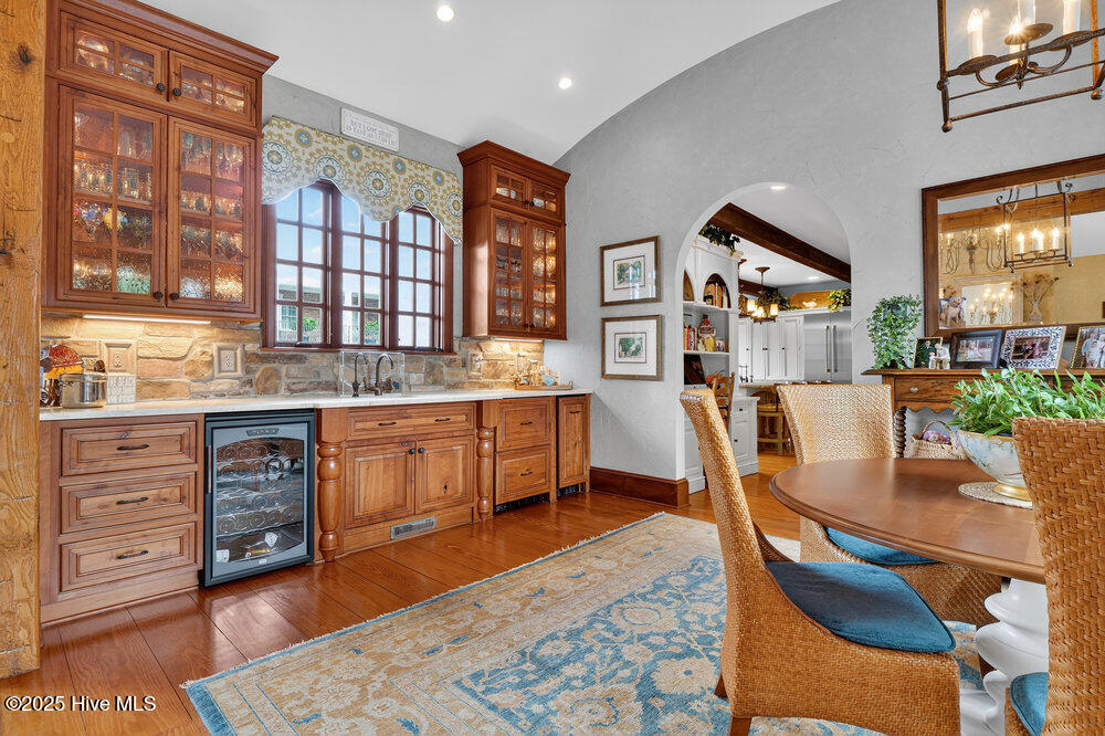 100560338 | Photo 48