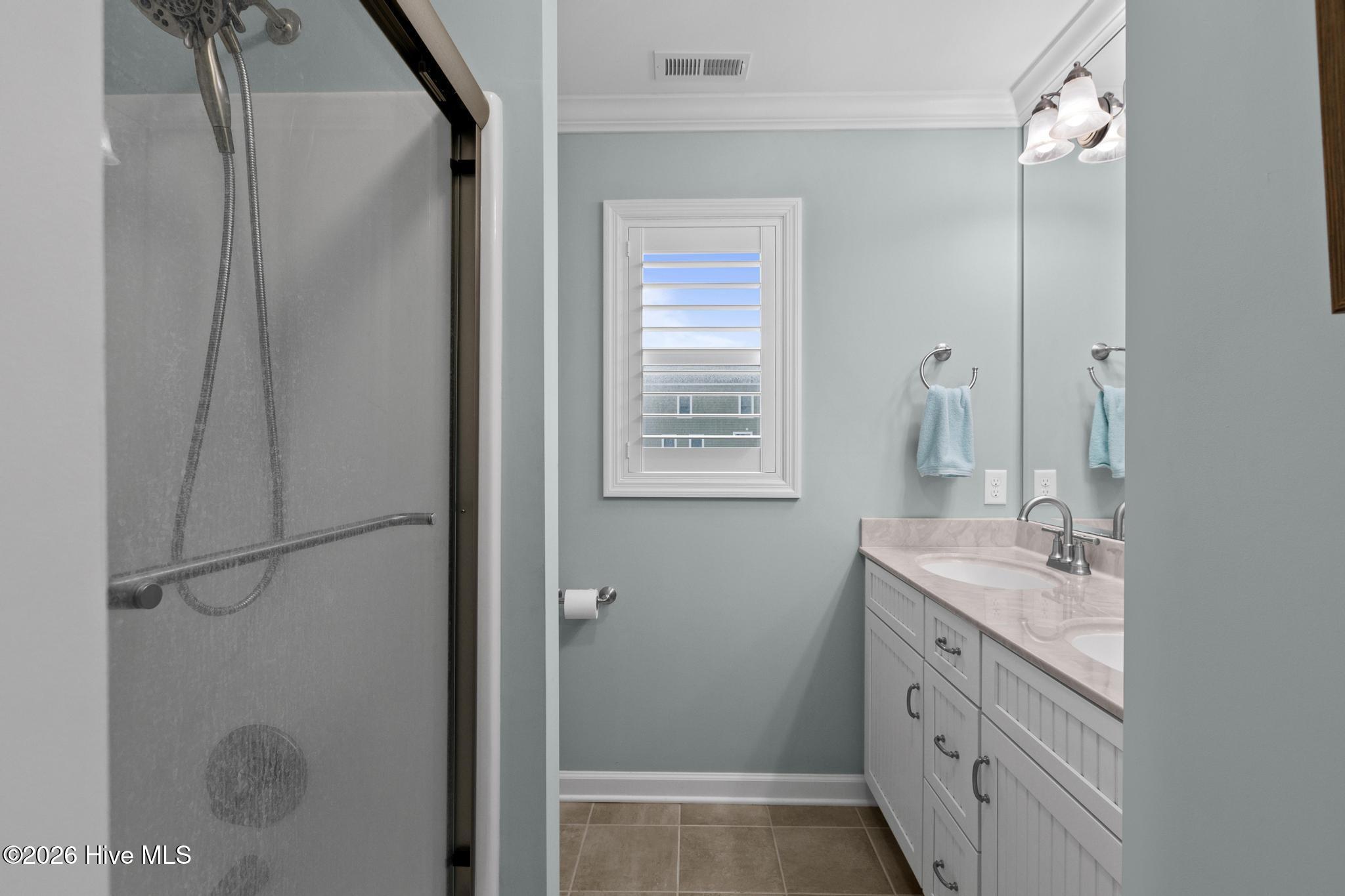 100553313 | Photo 36