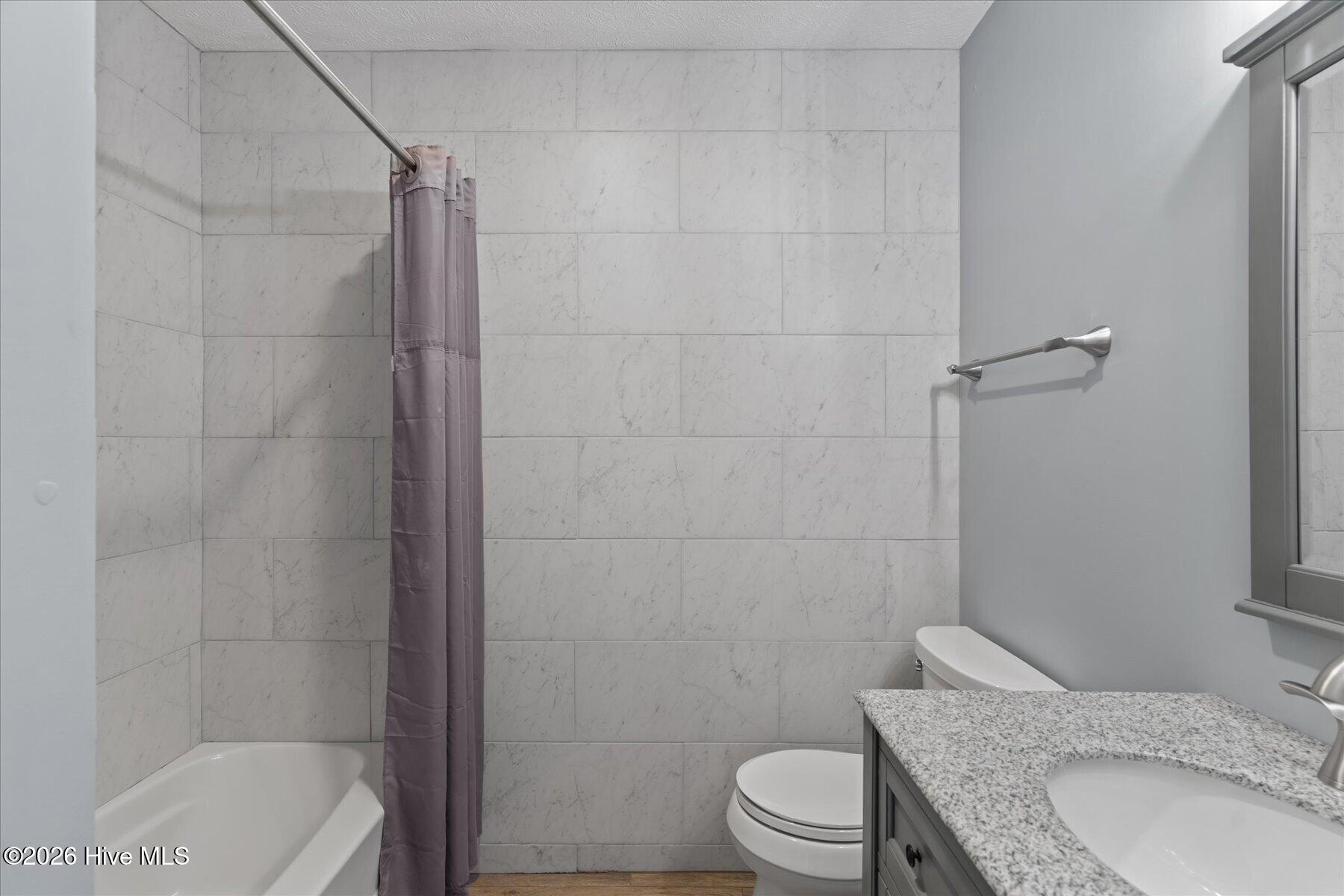 100564383 | Photo 40