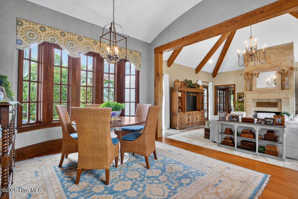 100560338 | Photo 47