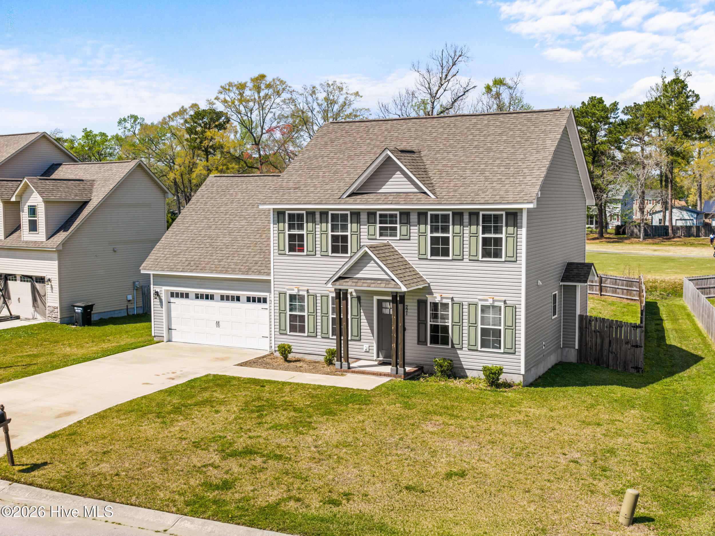 100565211 | Photo 56