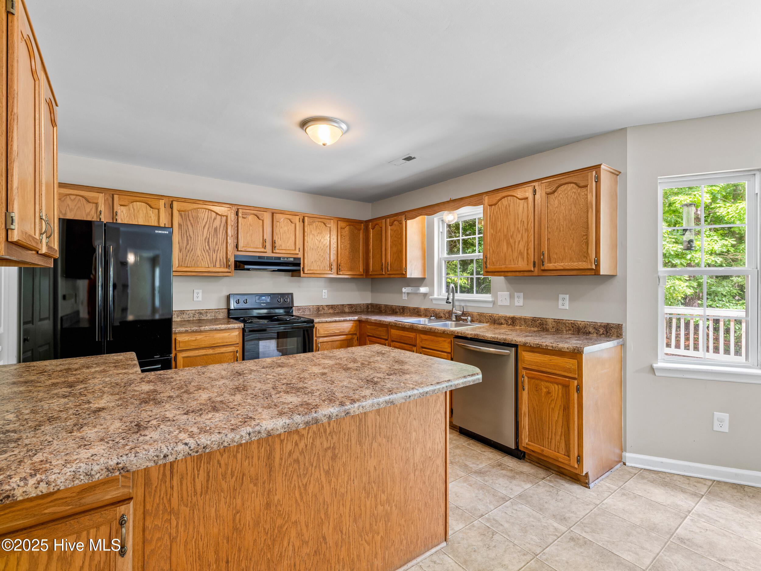 100554828 | Photo 20