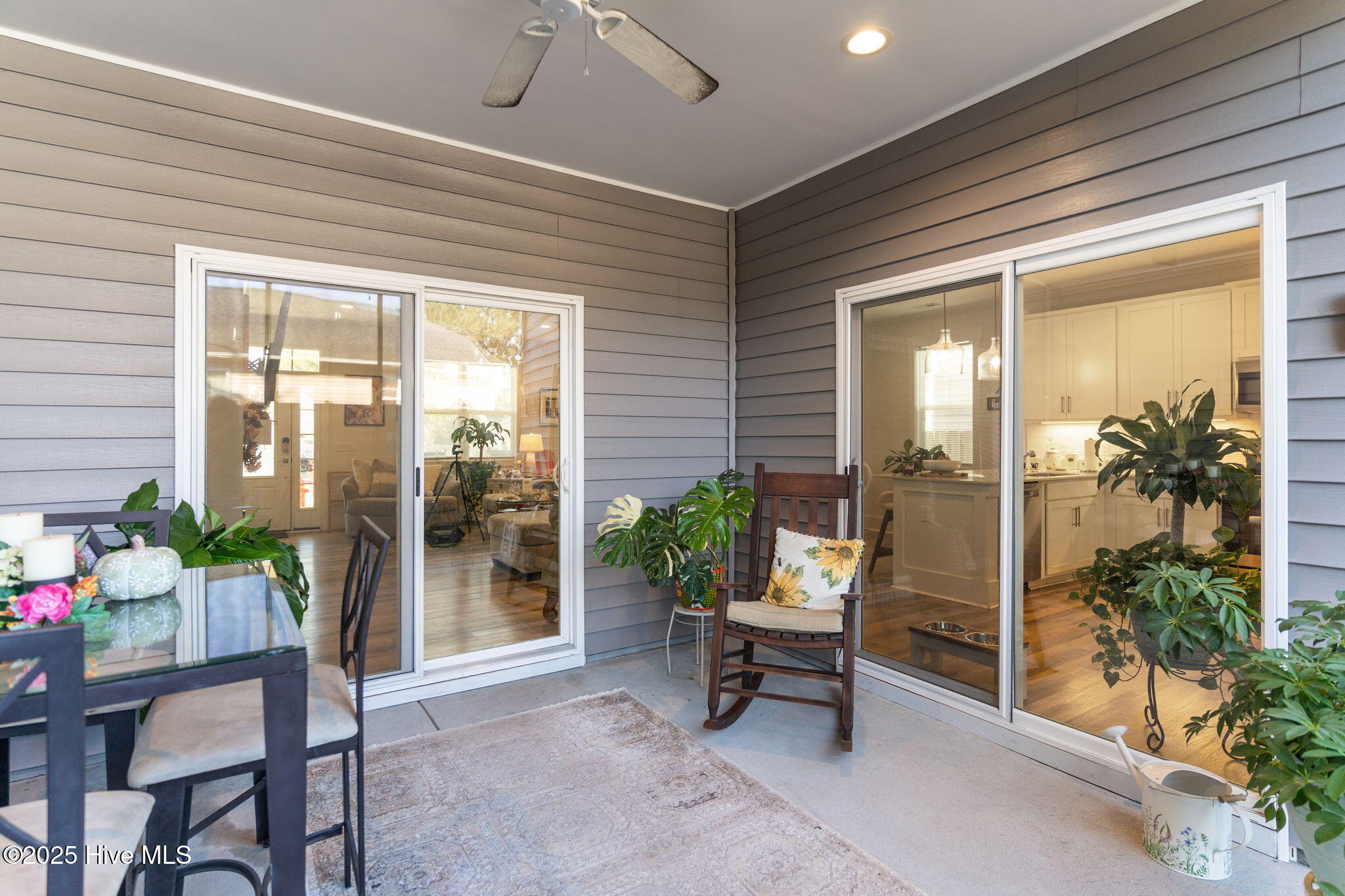 100536437 | Photo 14