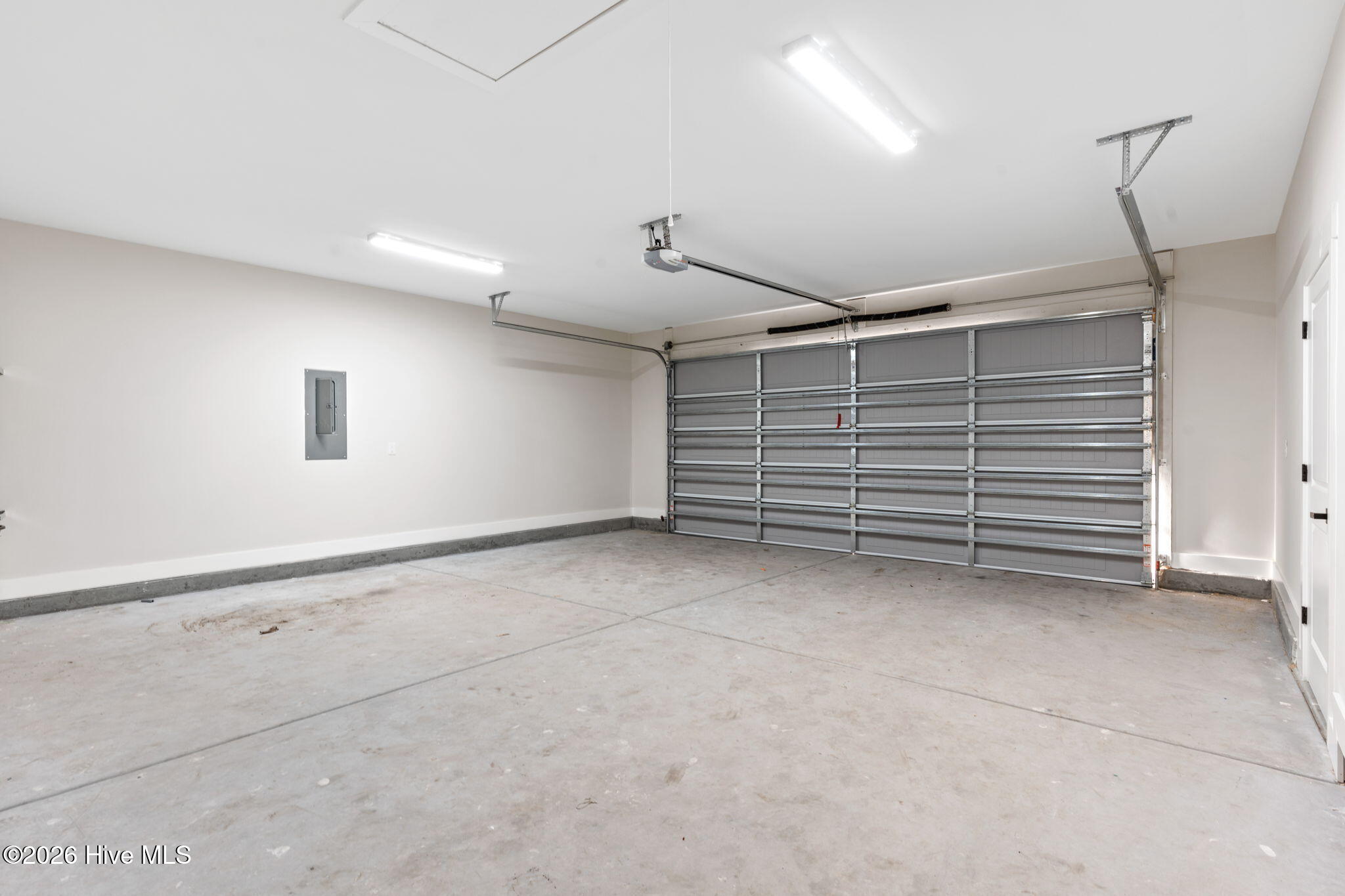 100558112 | Photo 47