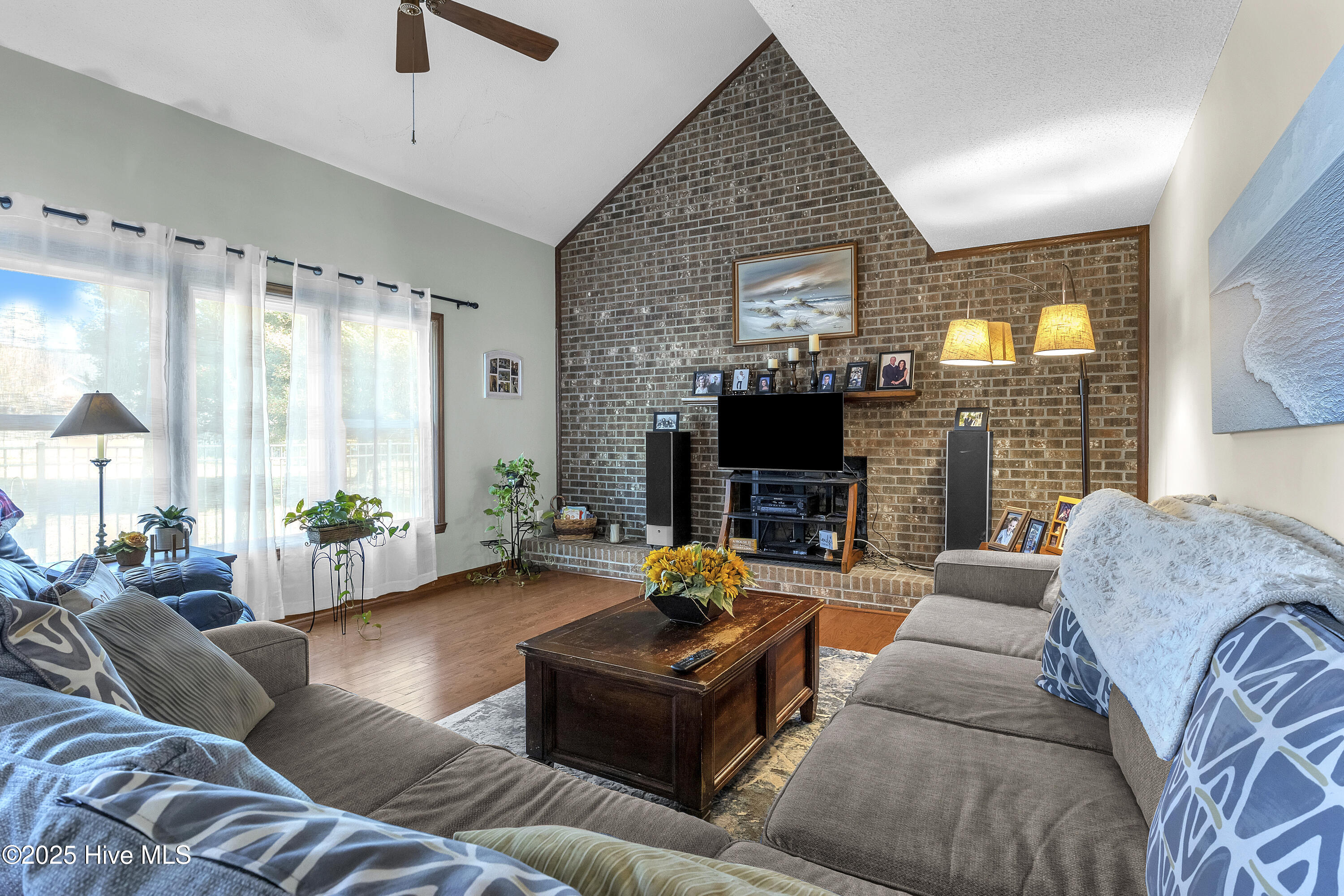 100480579 | Photo 12