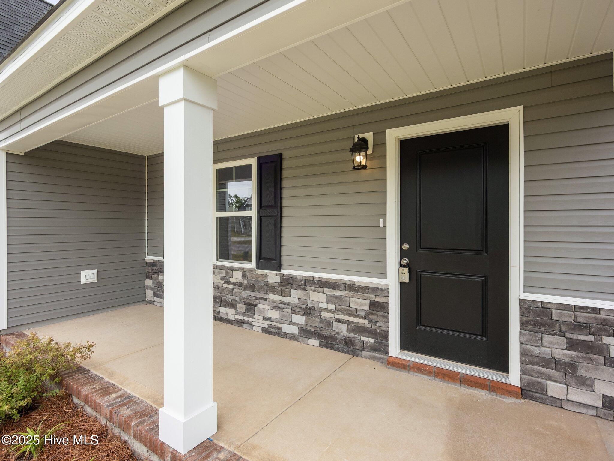 100511213 | Photo 51