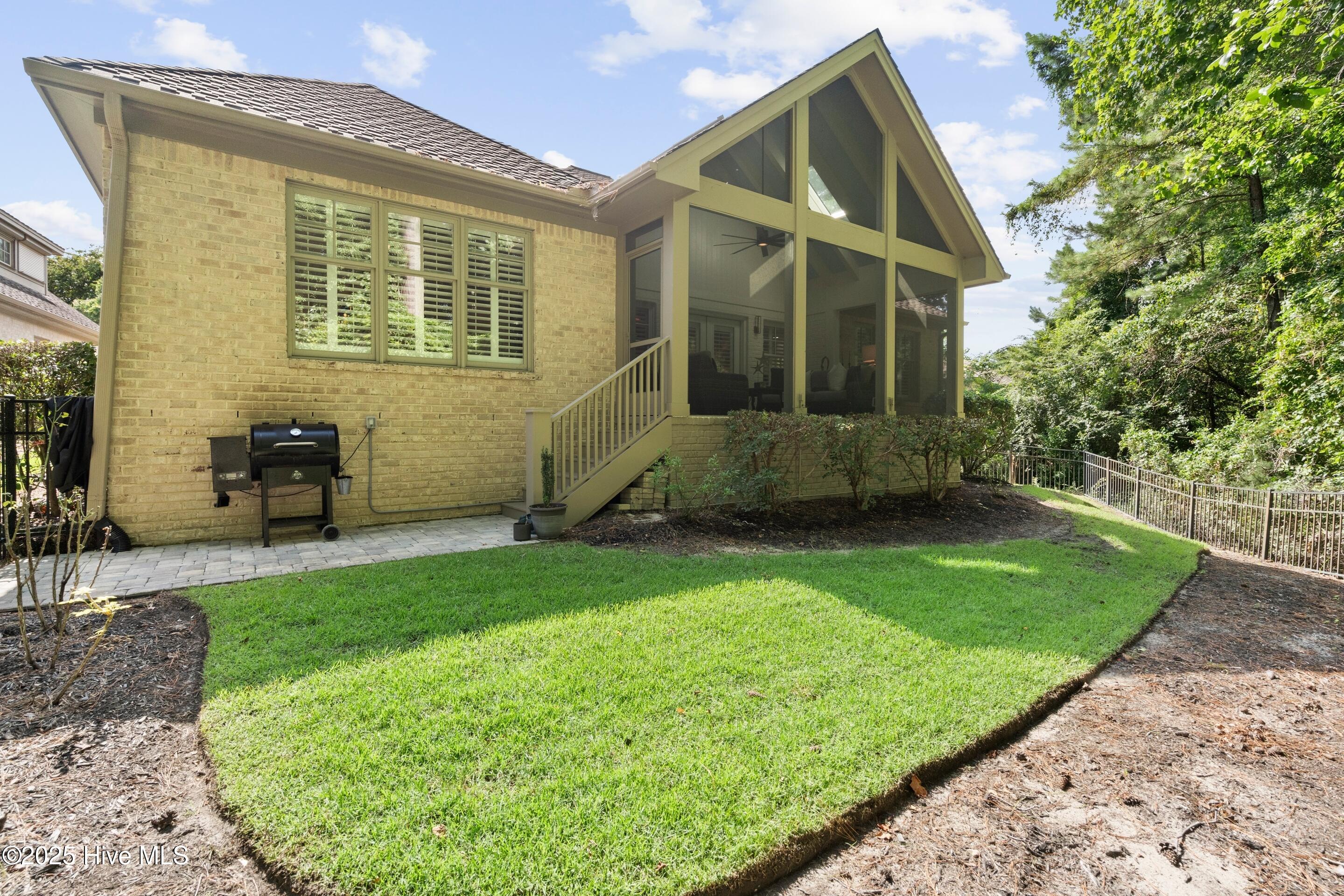 100520389 | Photo 65