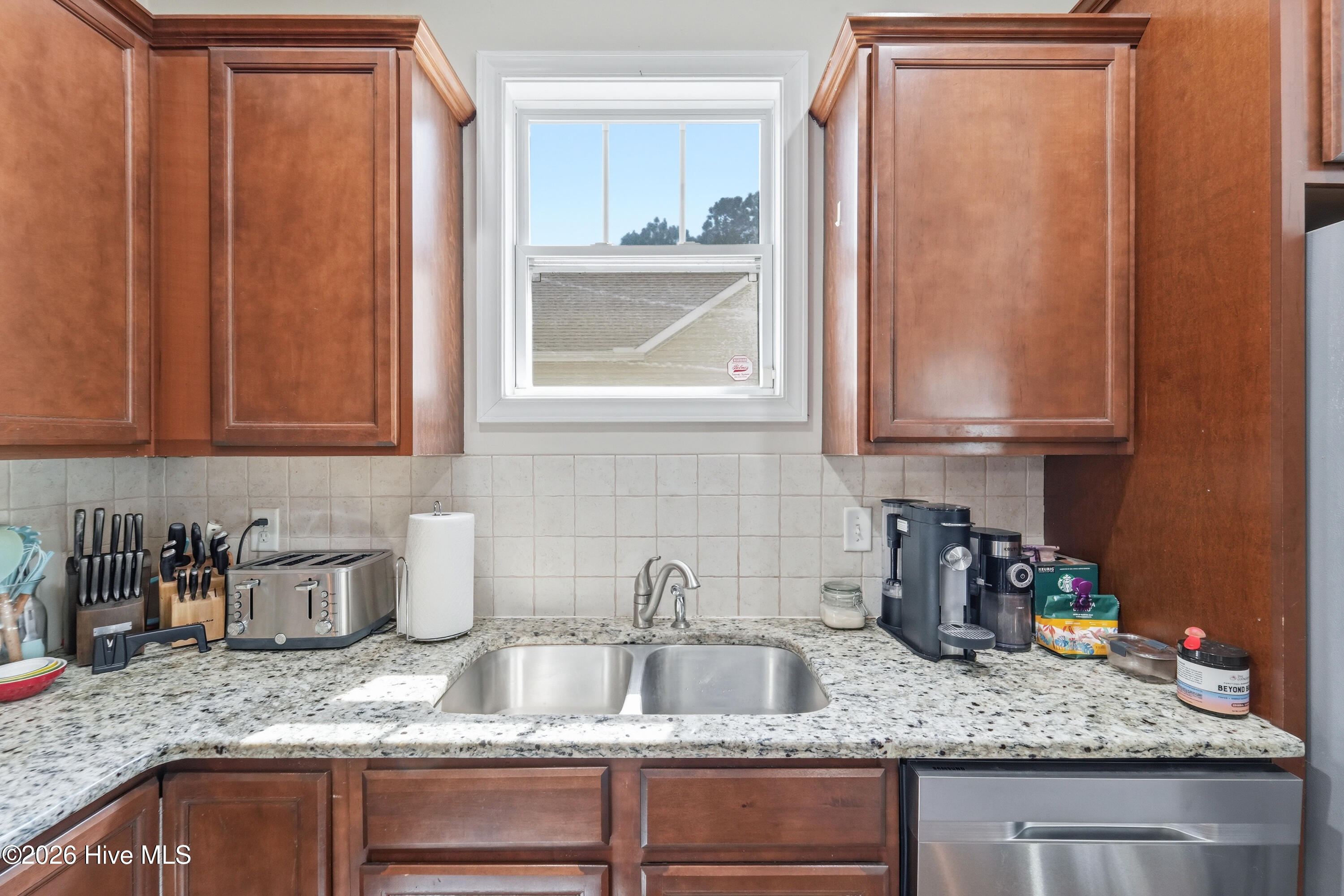 100562965 | Photo 38