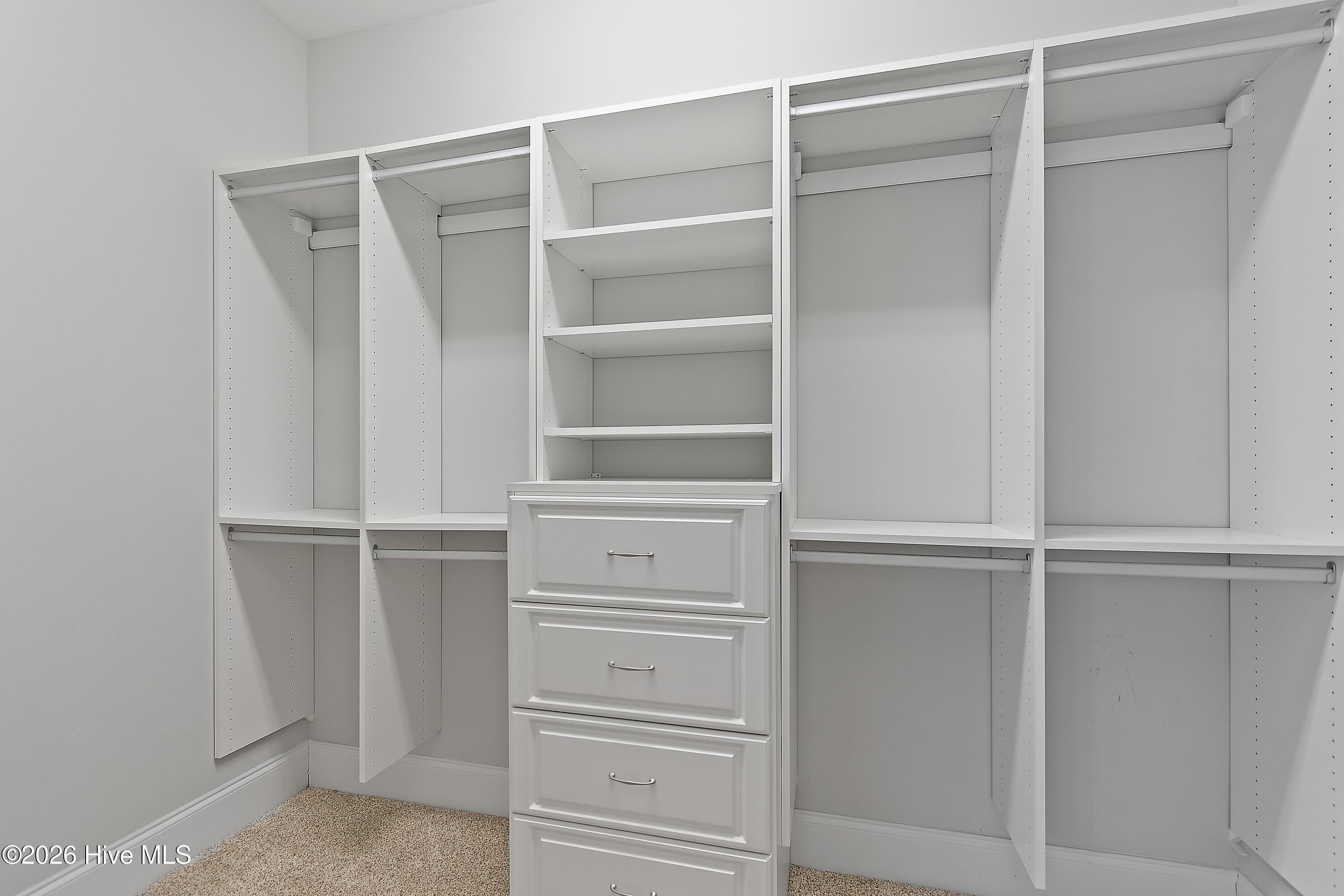 100564386 | Photo 40