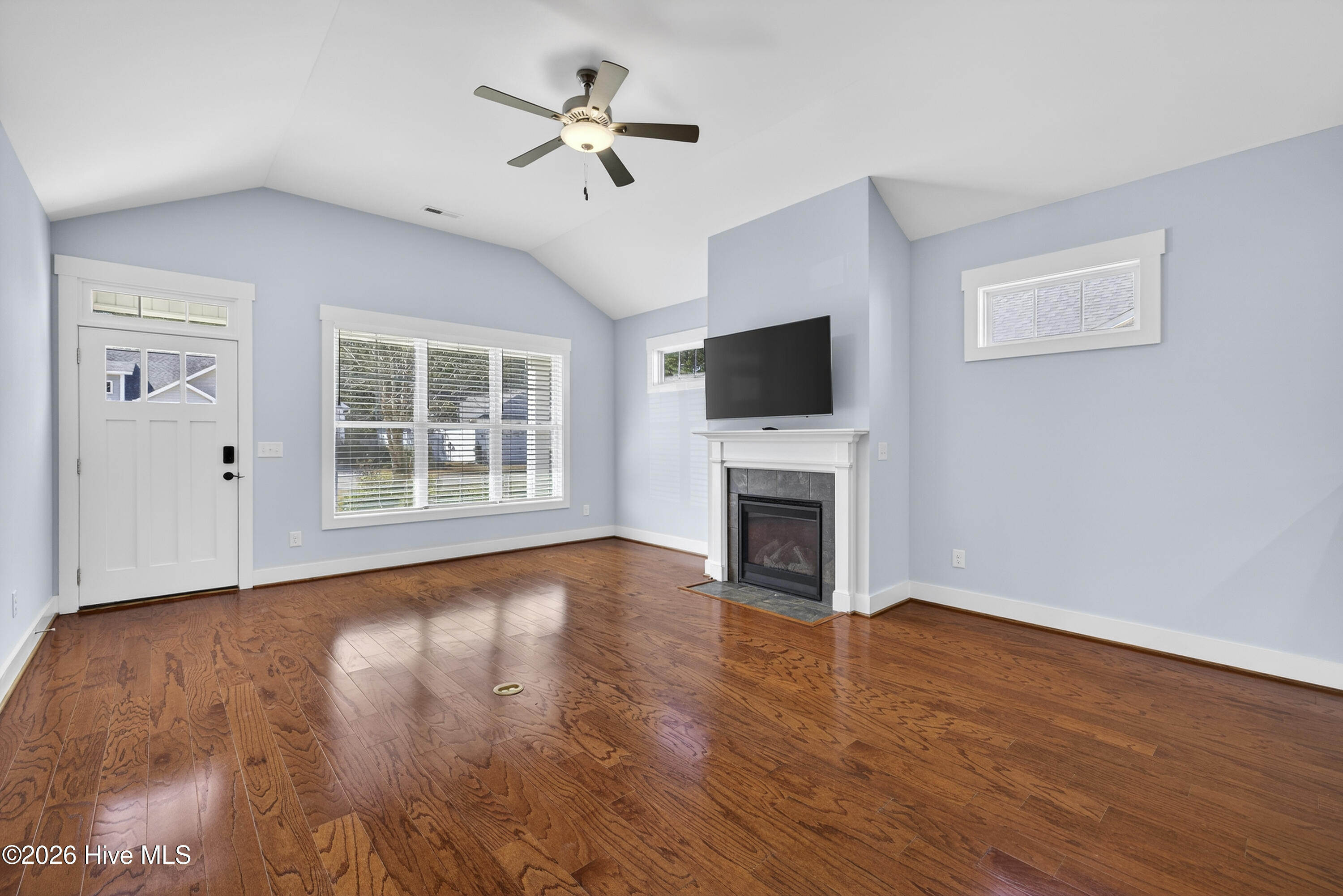 100552916 | Photo 15