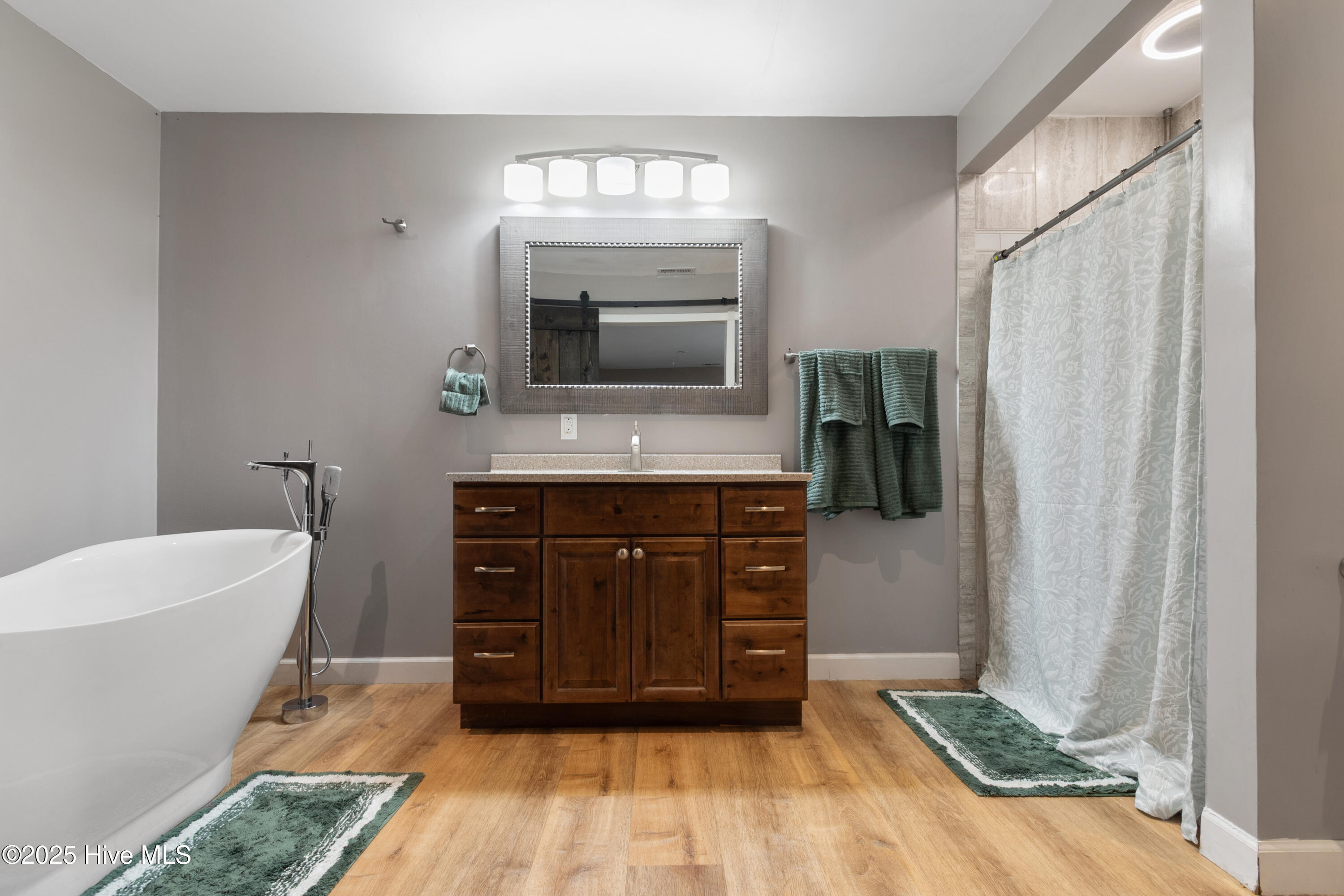 100542799 | Photo 15