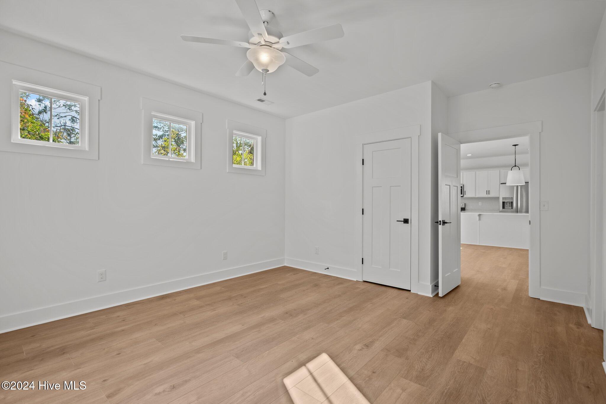 100435133 | Photo 14