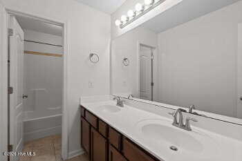 100548839 | Photo 33