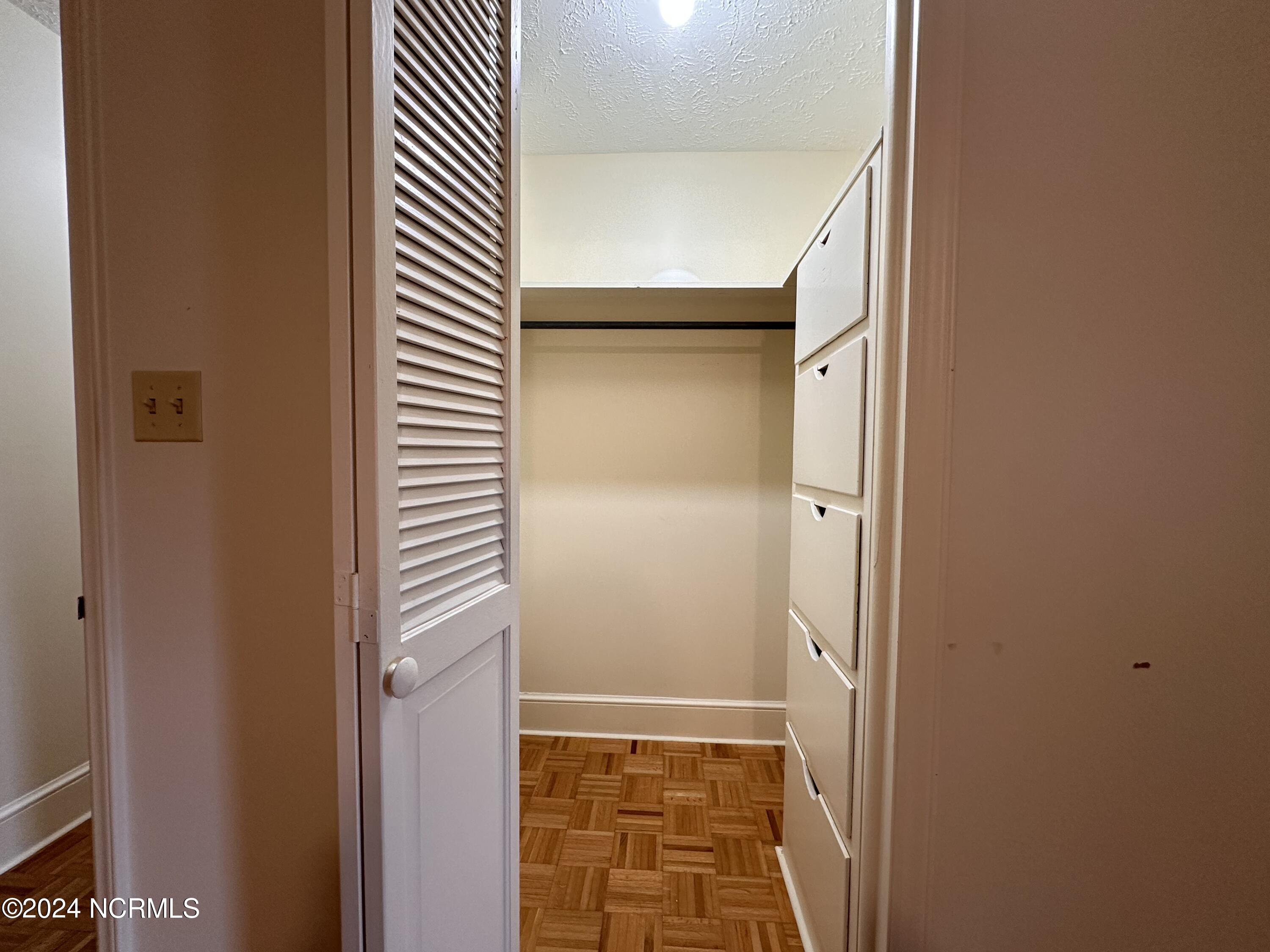 100466276 | Photo 53