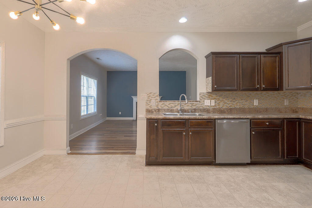 100548131 | Photo 14