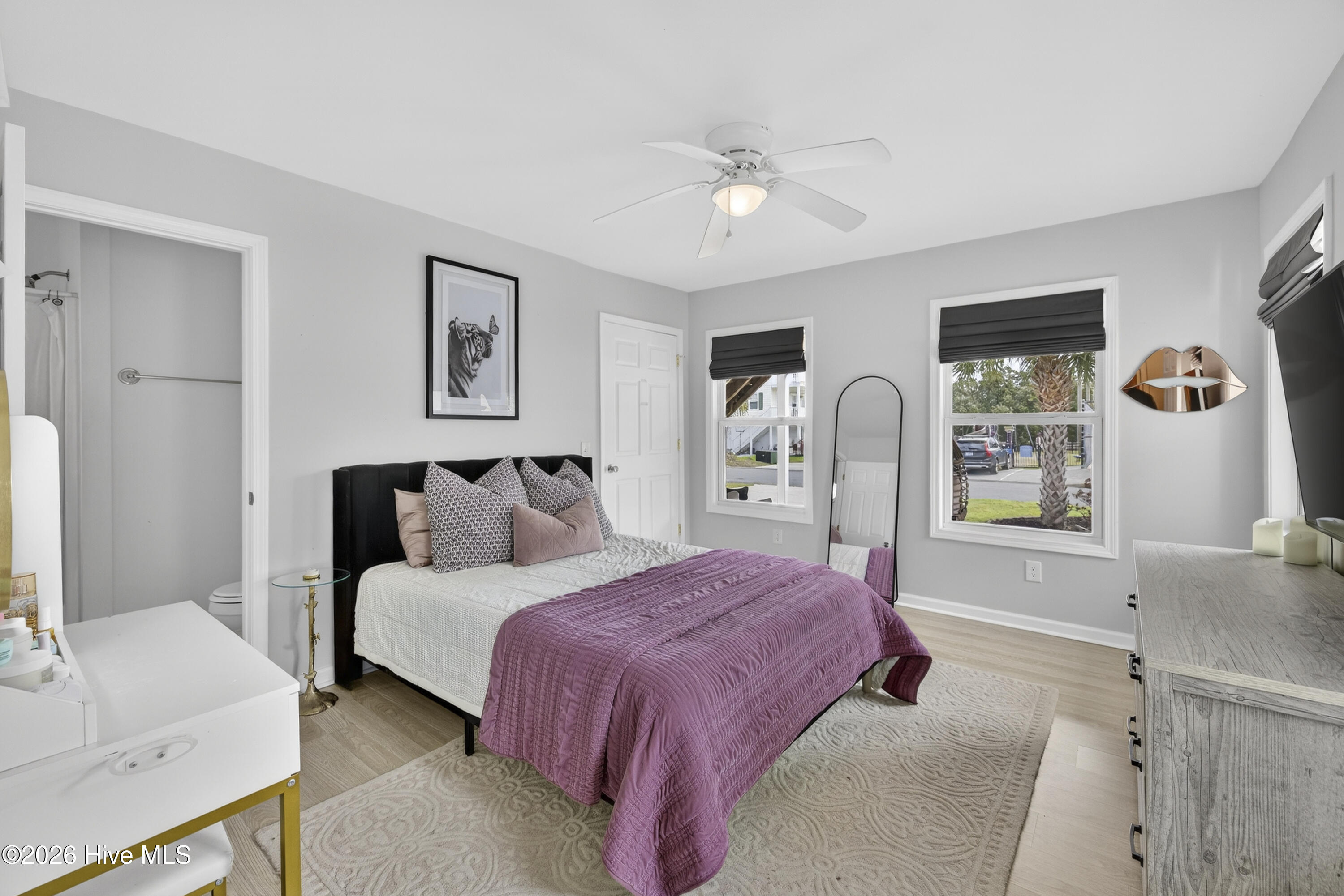 100562699 | Photo 19