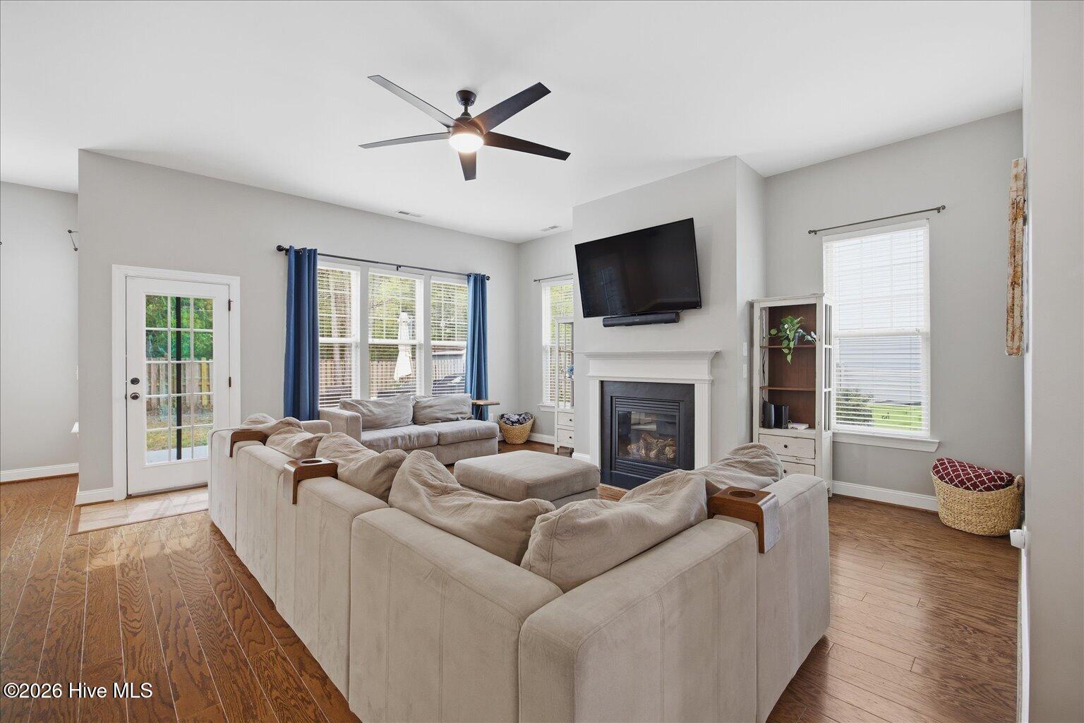 100565930 | Photo 11