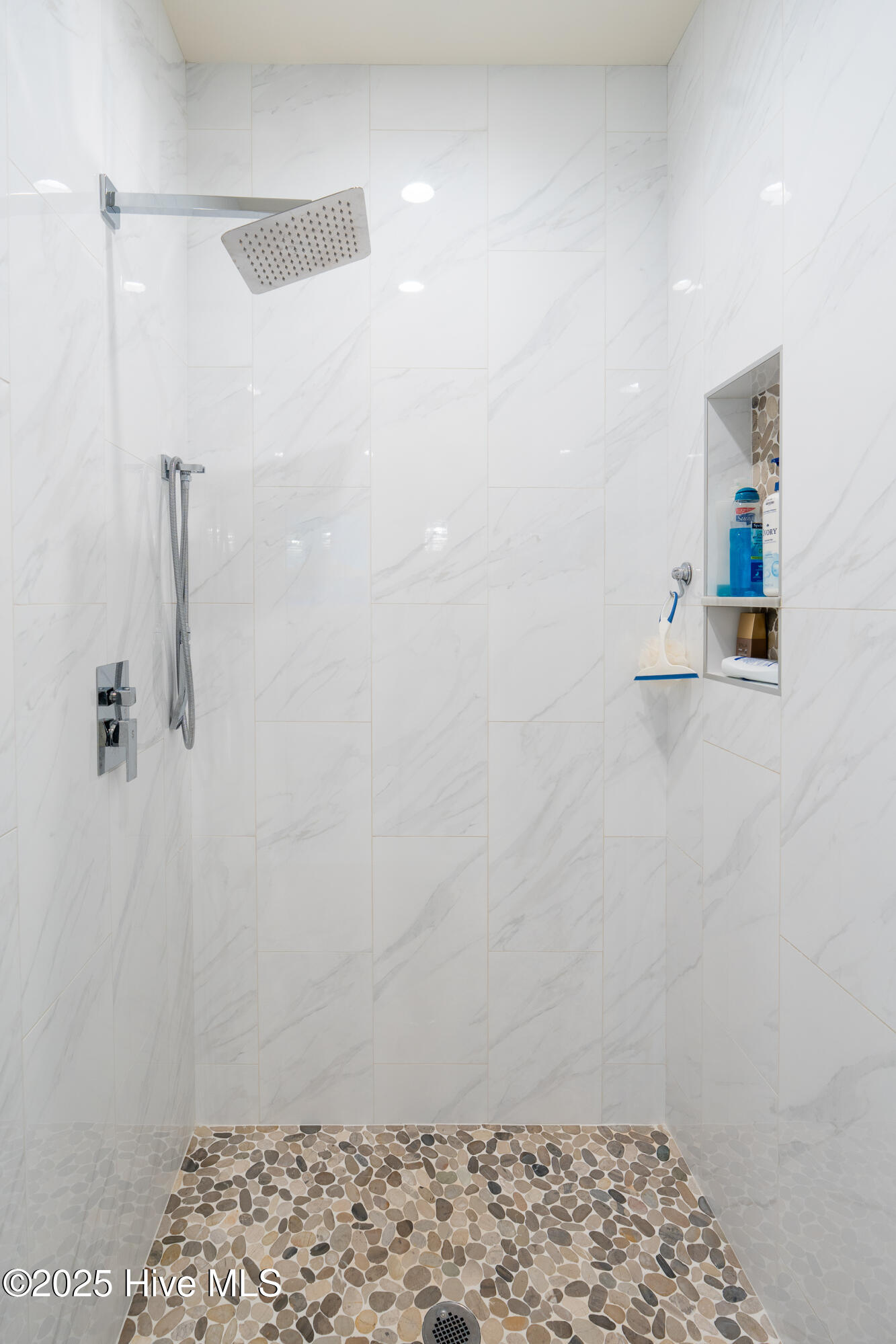 100549058 | Photo 30