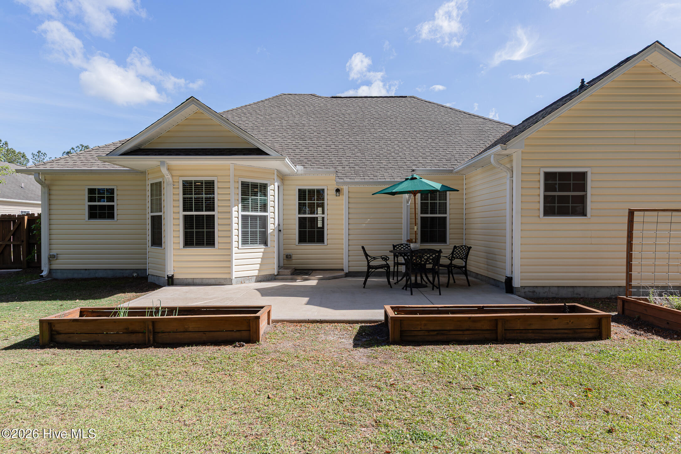 100566489 | Photo 56