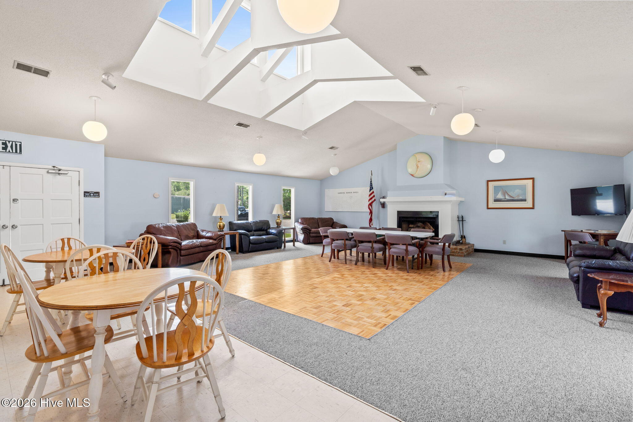 100564721 | Photo 76