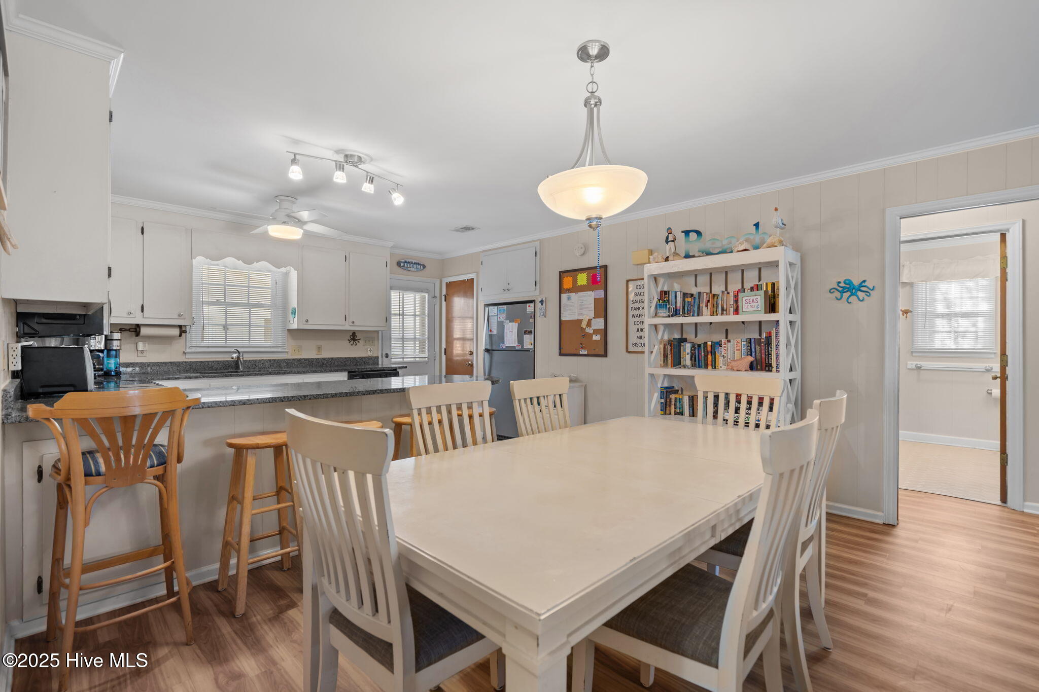 100537685 | Photo 13