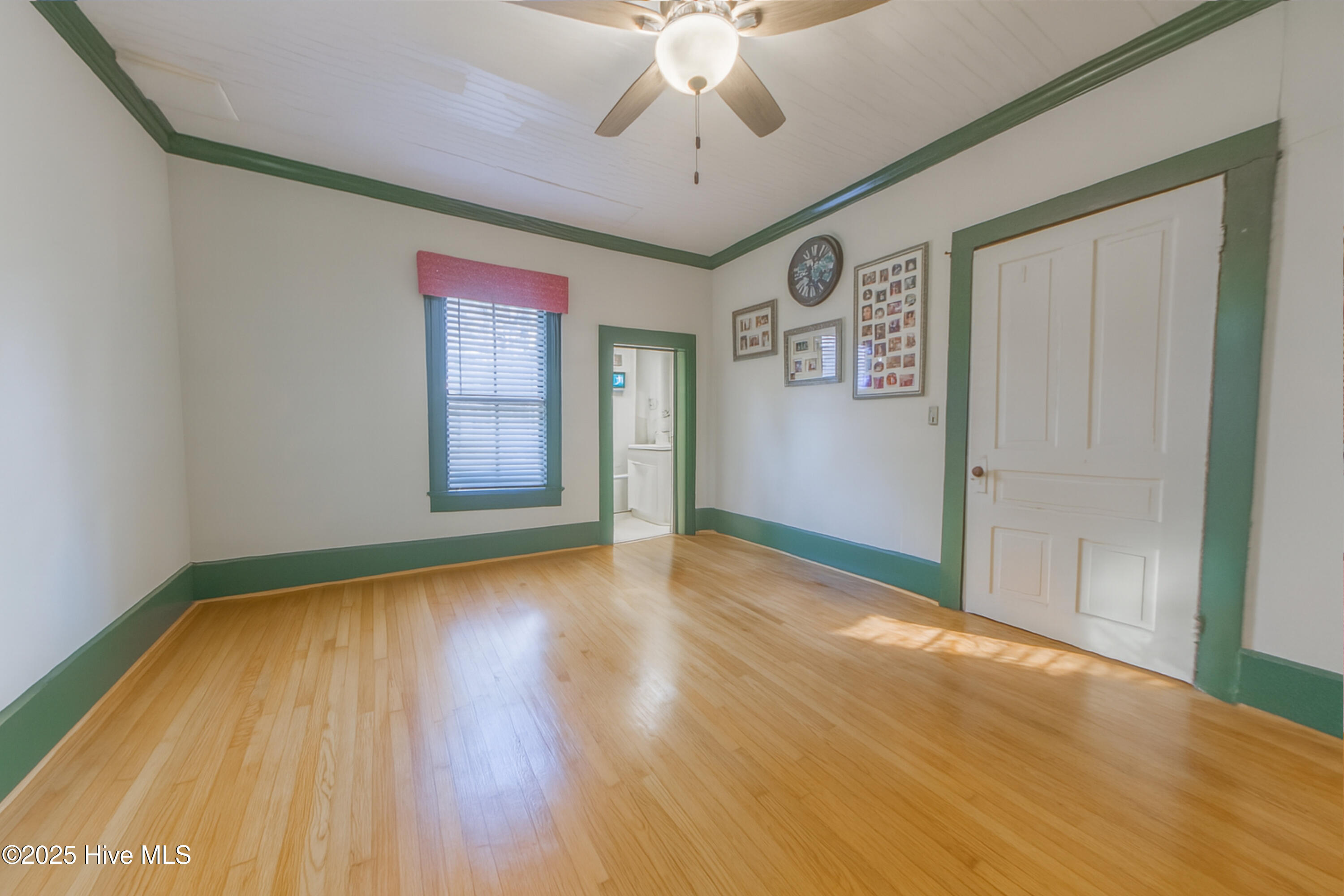 100474271 | Photo 16