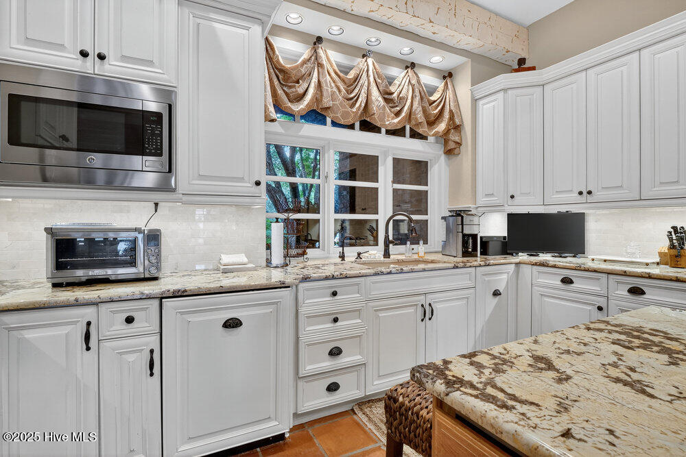 100544850 | Photo 32