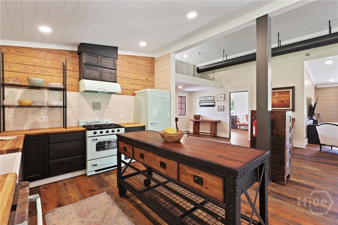 5747 Ogeechee Road, Savannah, GA, 31405