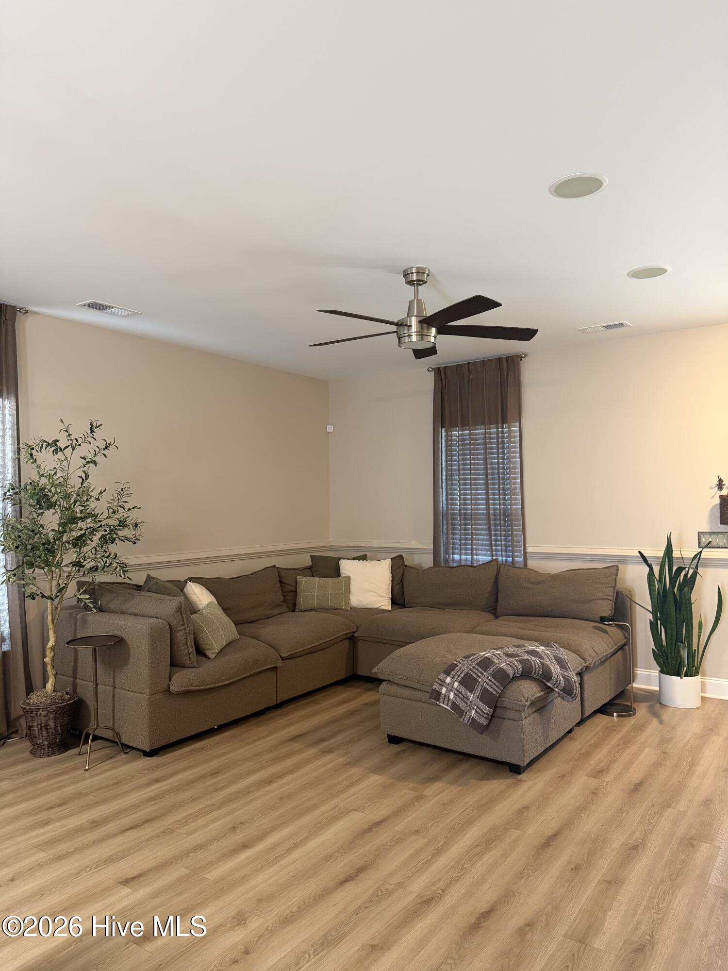 100568298 | Photo 13