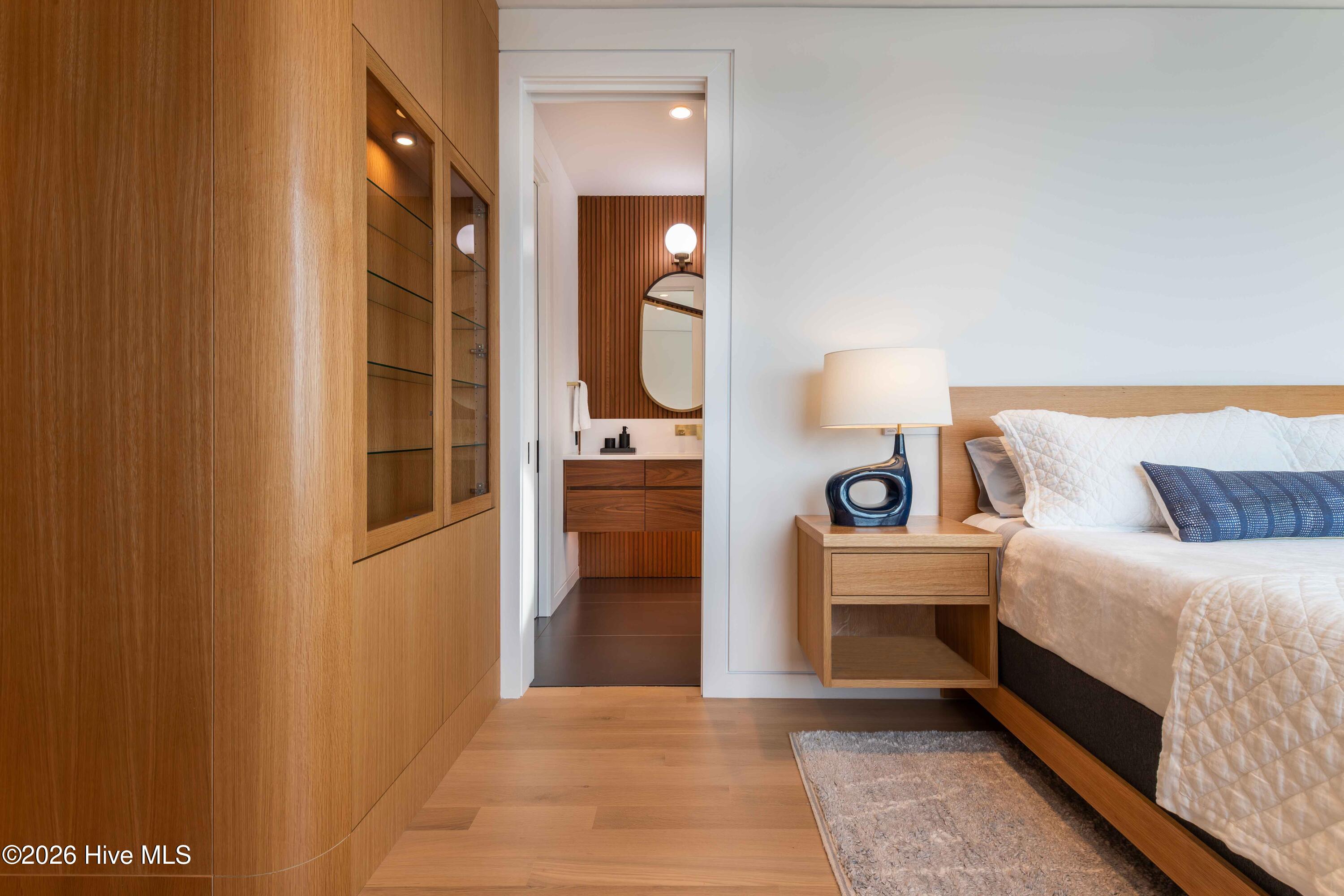 100554163 | Photo 22