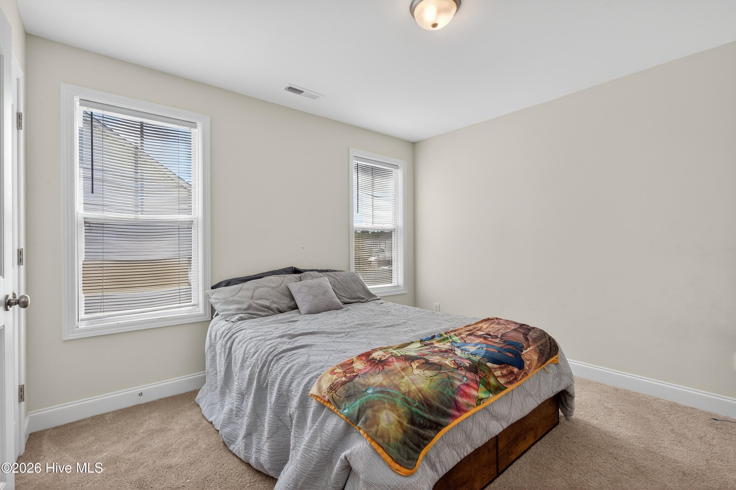 100565414 | Photo 28