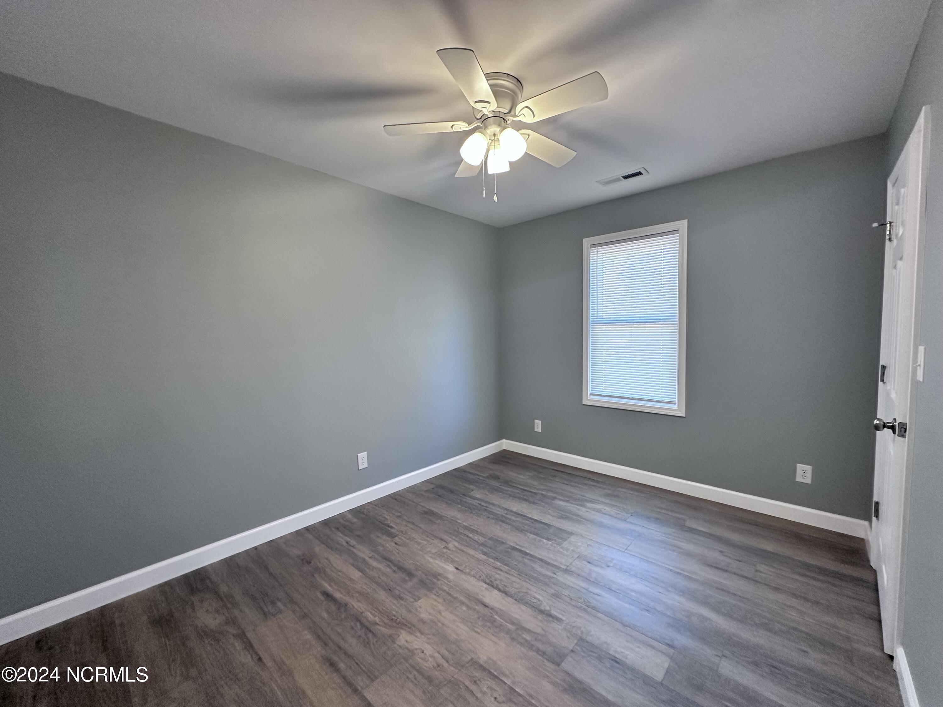 100563829 | Photo 13