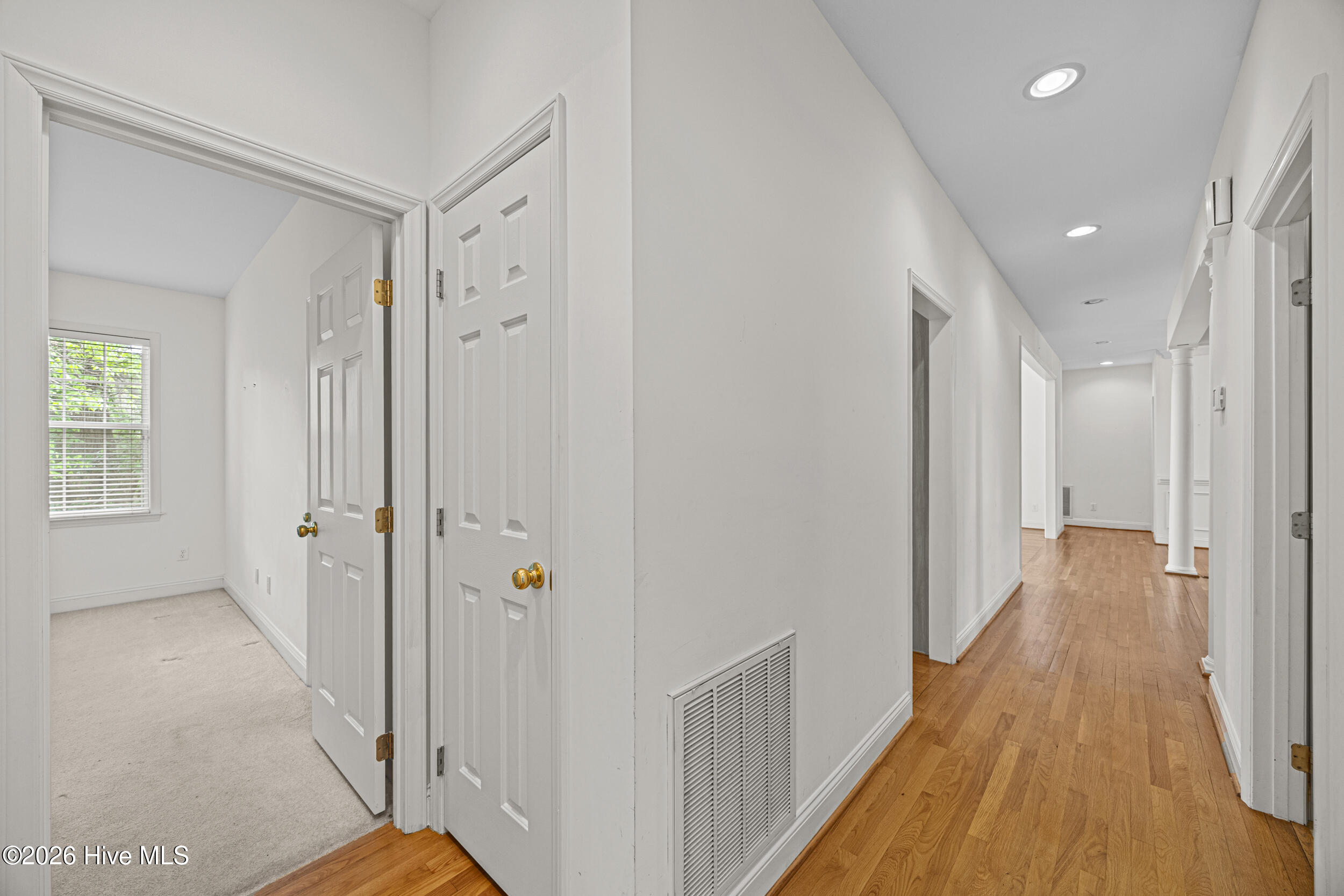 100569840 | Photo 29