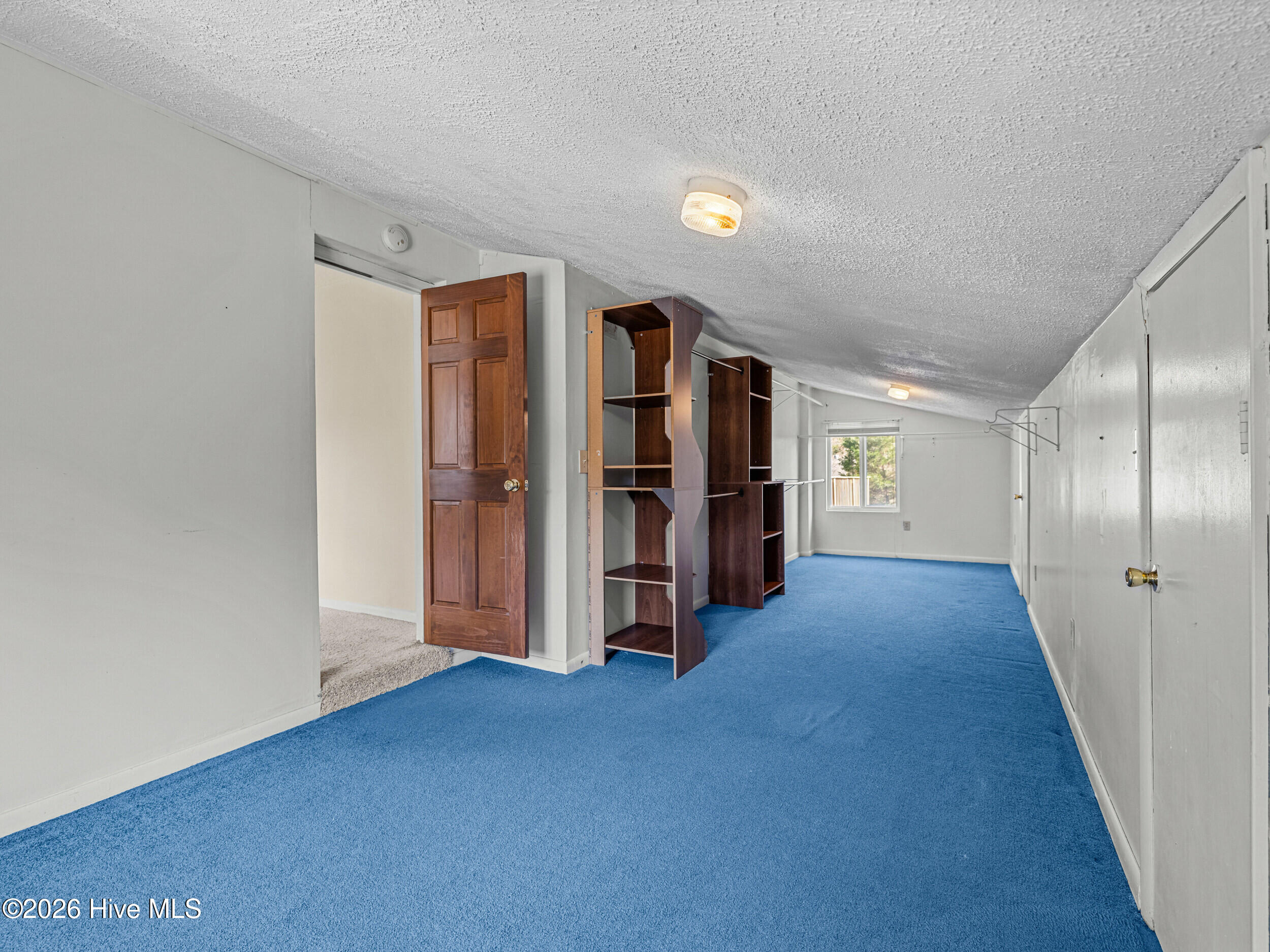 100561743 | Photo 44