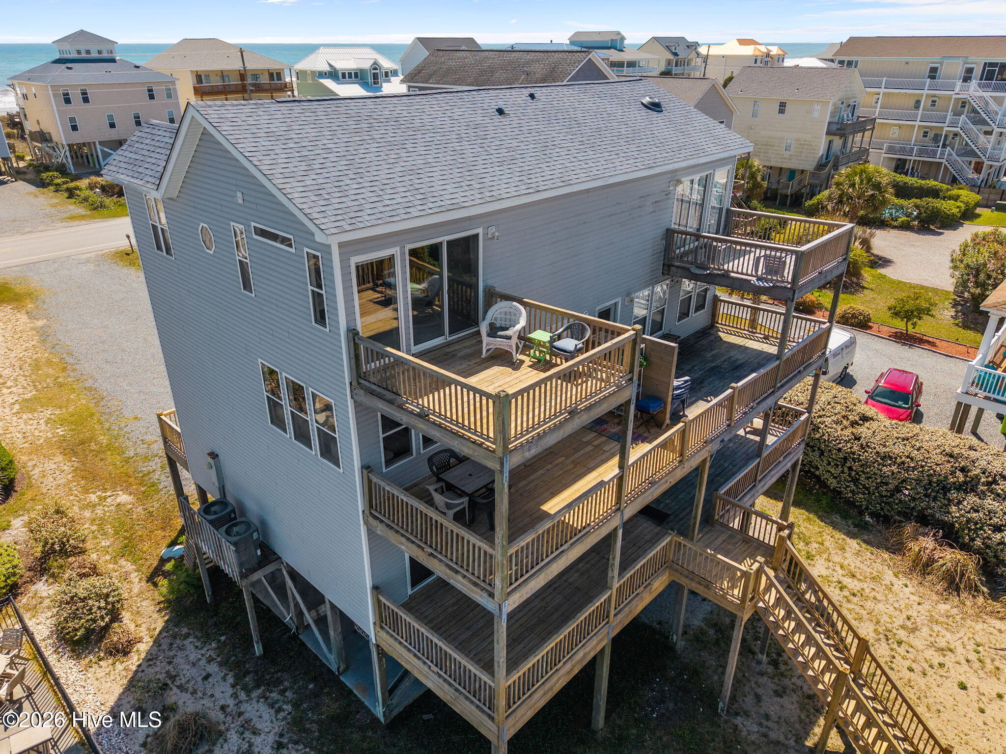 100564989 | Photo 44