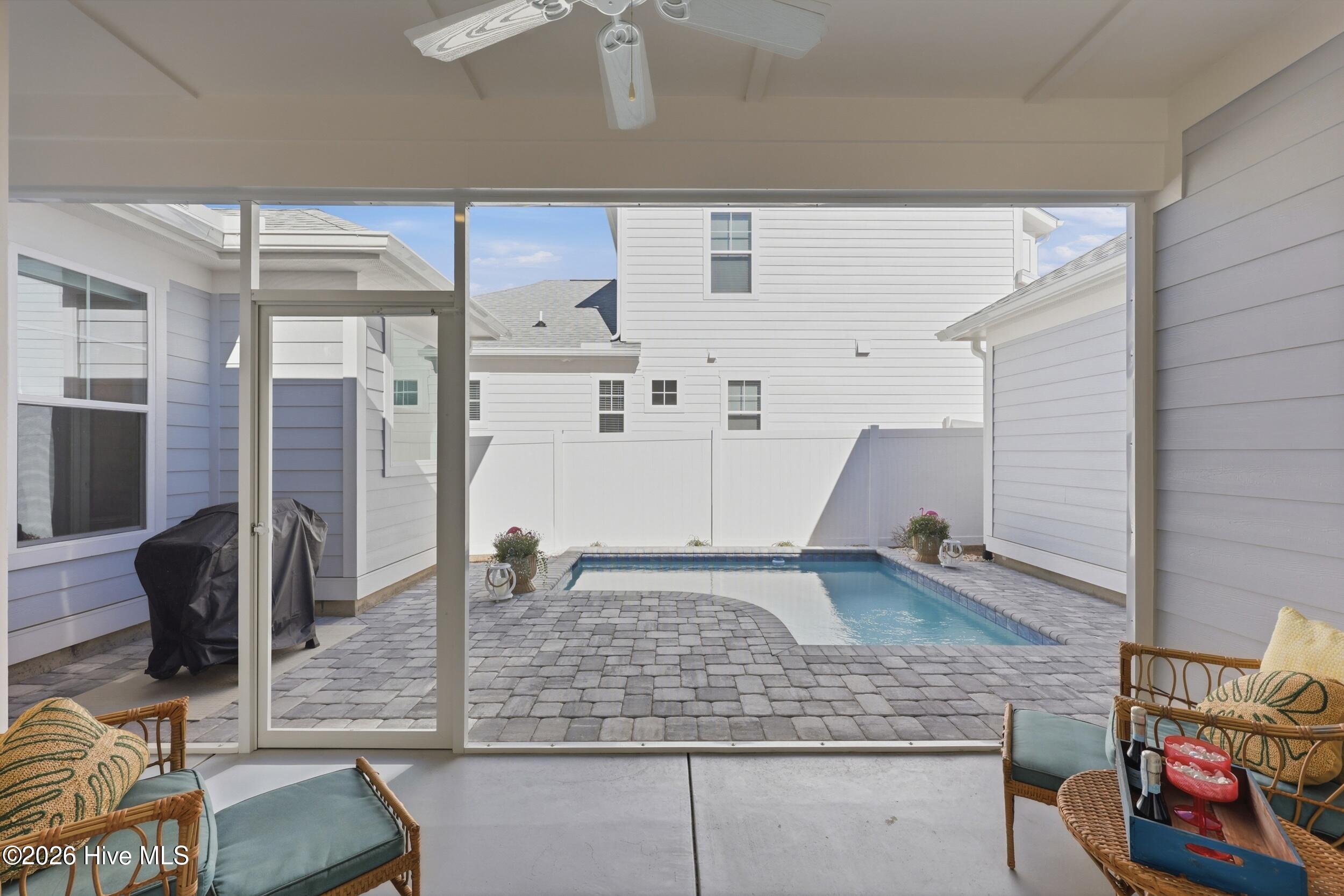 100557442 | Photo 26