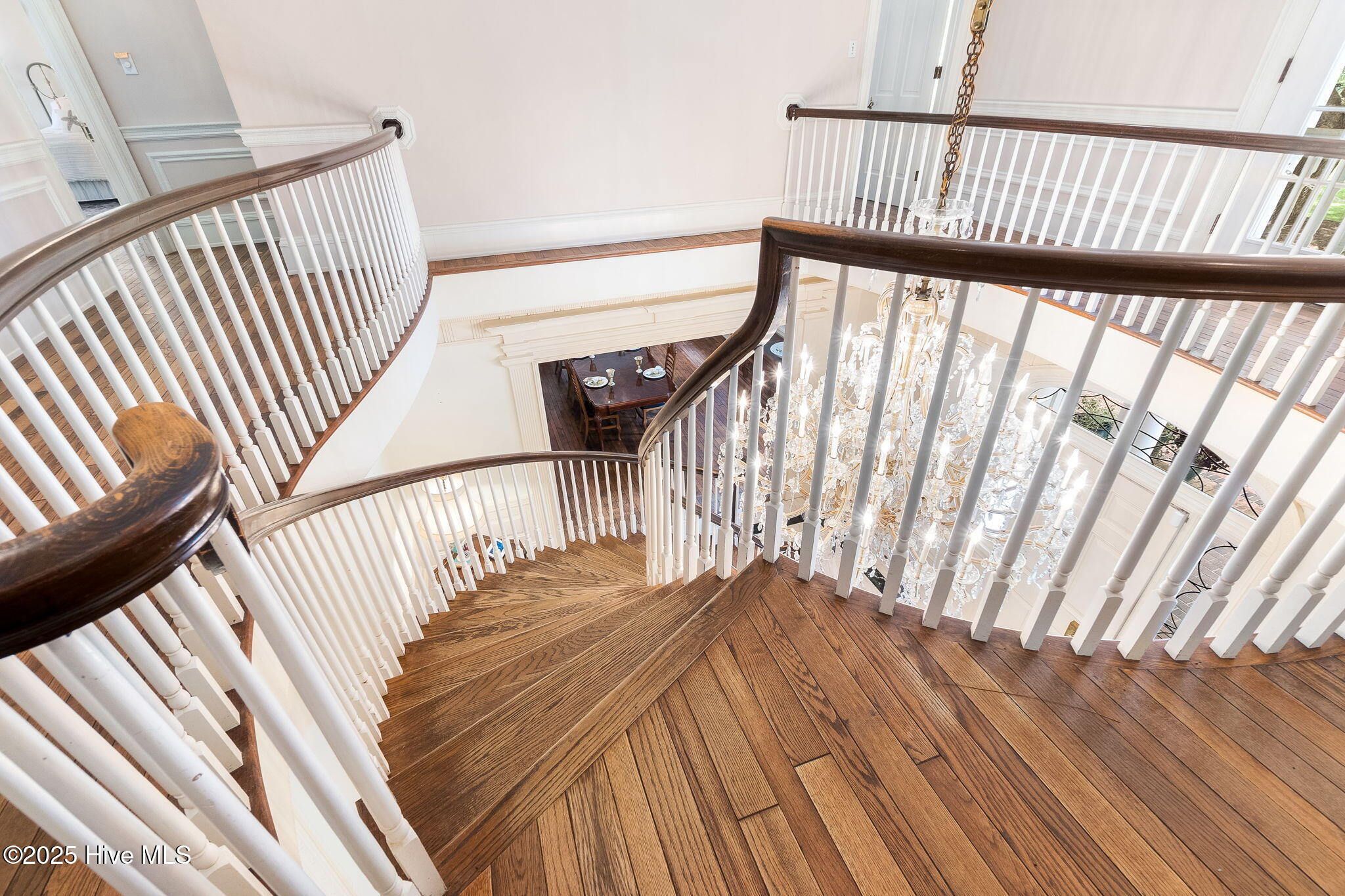 100528330 | Photo 50