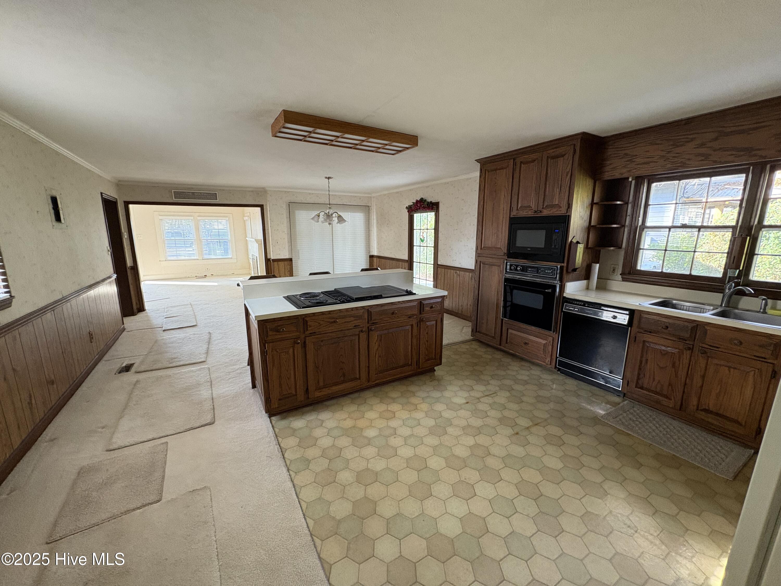 100544908 | Photo 11