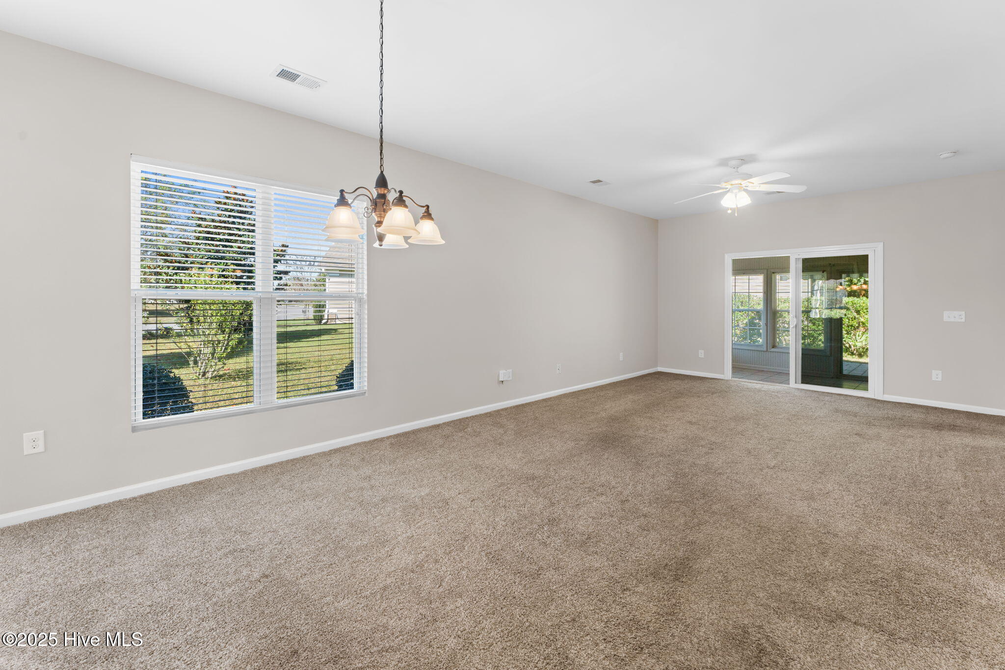 100520190 | Photo 19