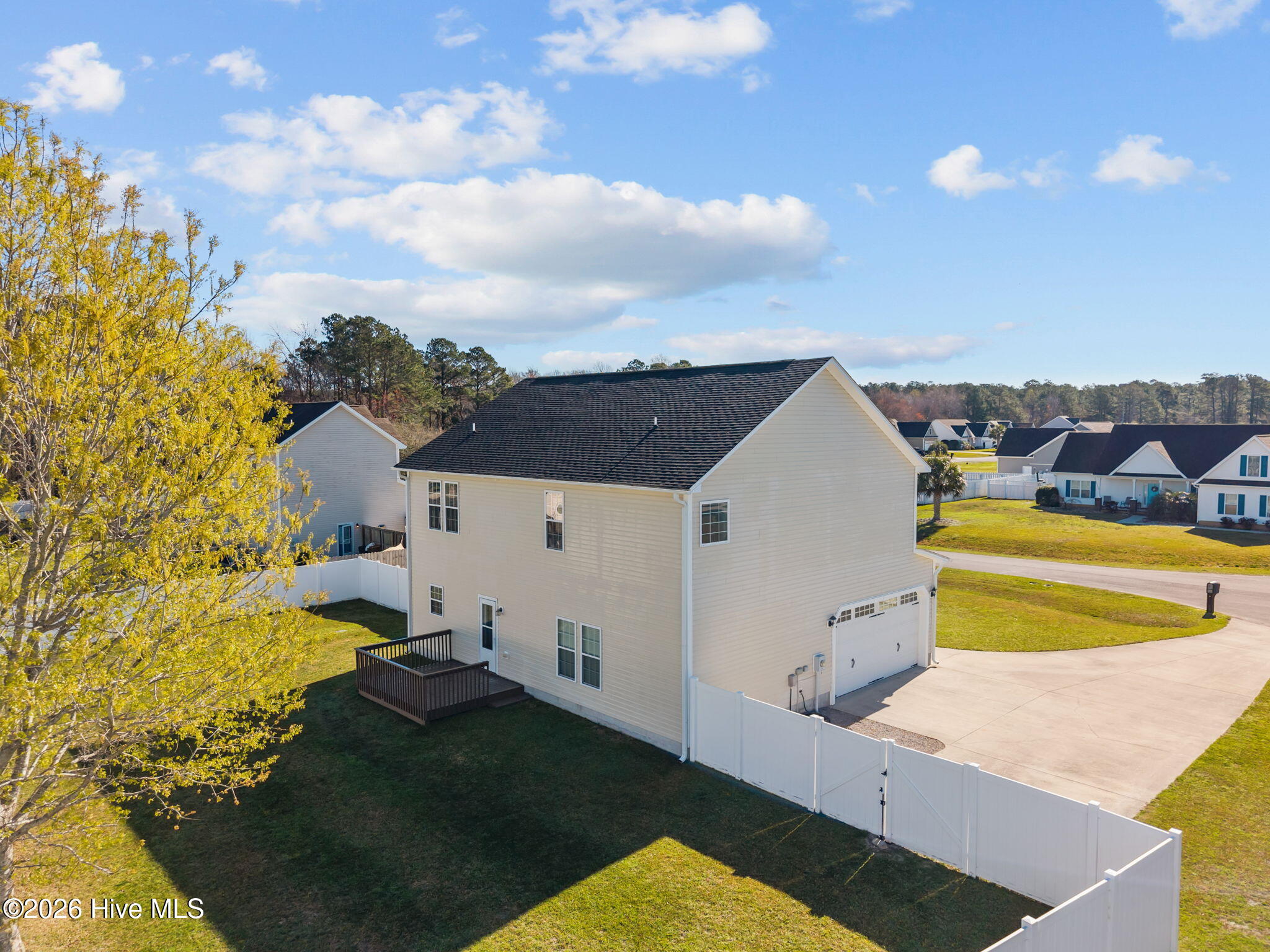 100560310 | Photo 42