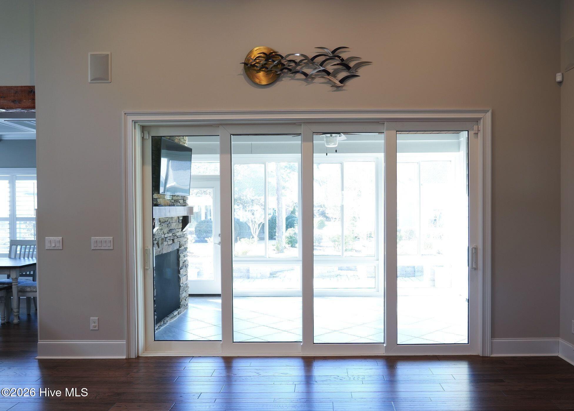 100554172 | Photo 16