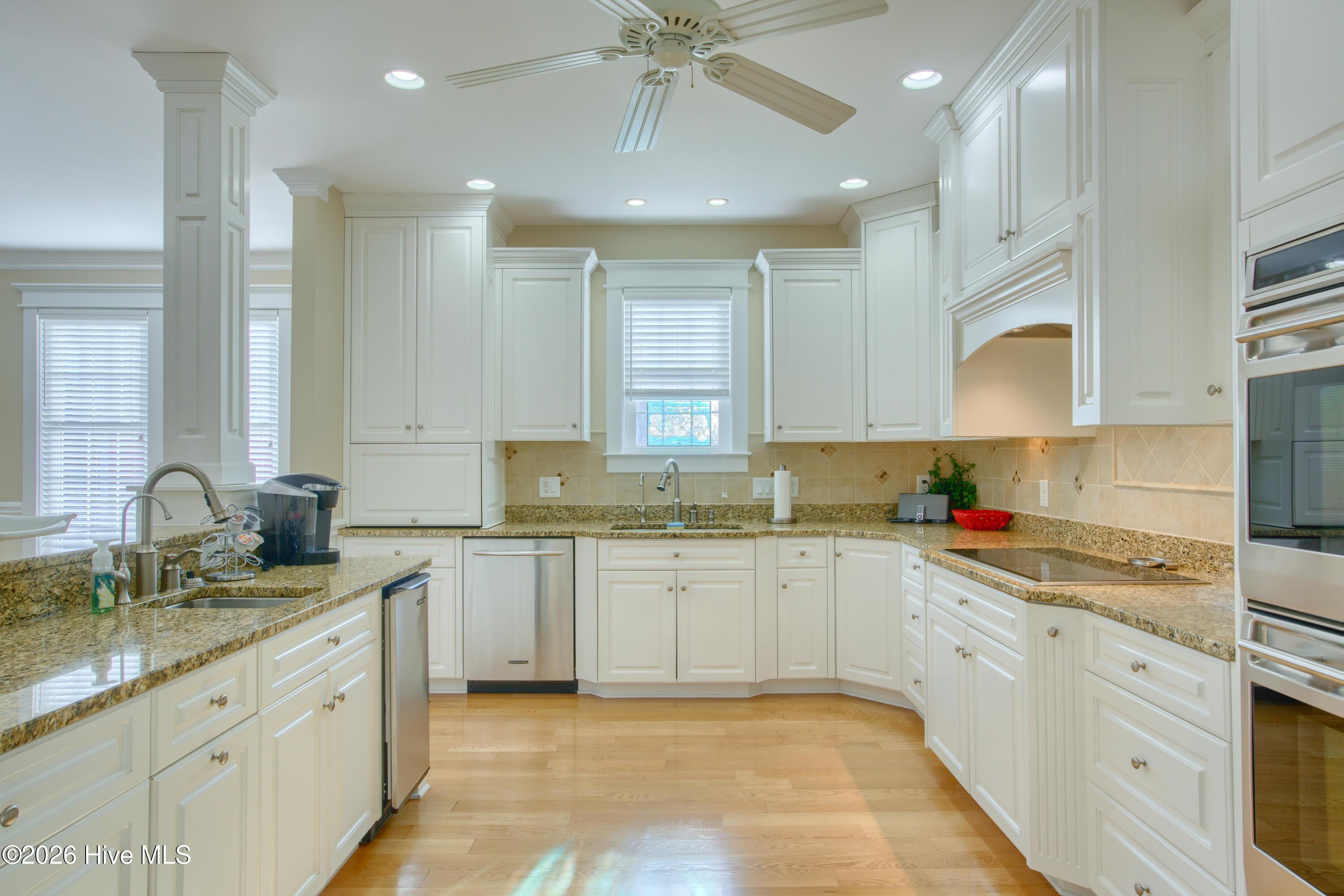 100549111 | Photo 39