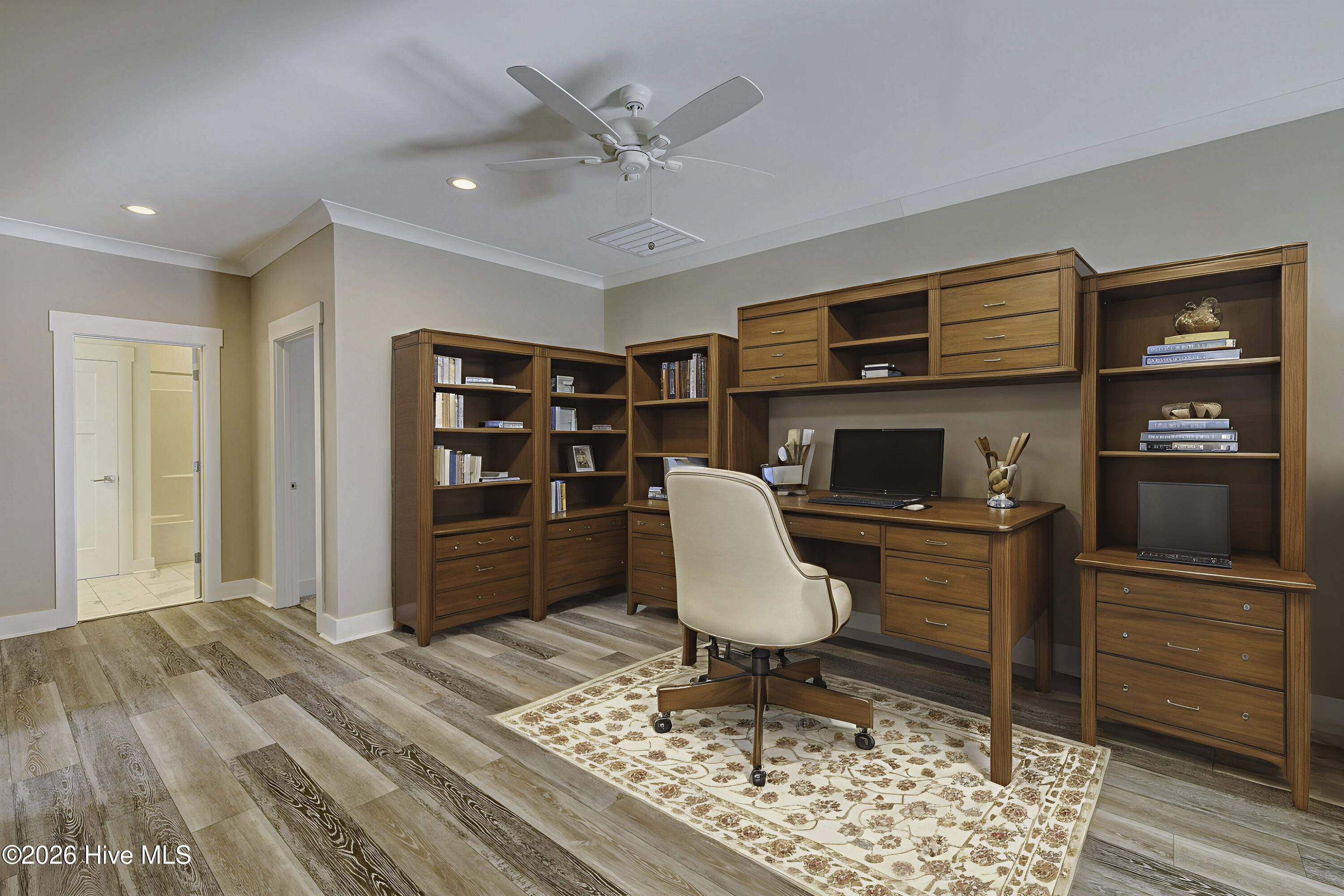 100534691 | Photo 51