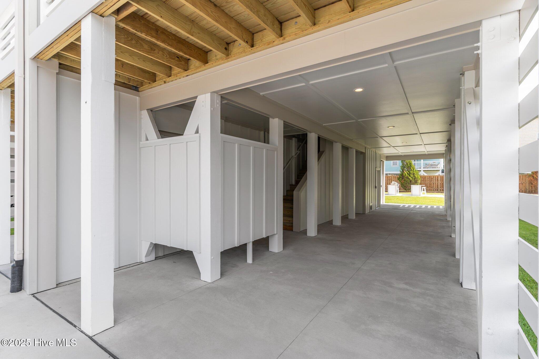 100515159 | Photo 46